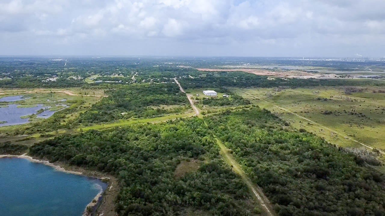 7600 Gulf Street, Hitchcock, TX 77563 7600 Gulf Street, Hitchcock, TX 77563