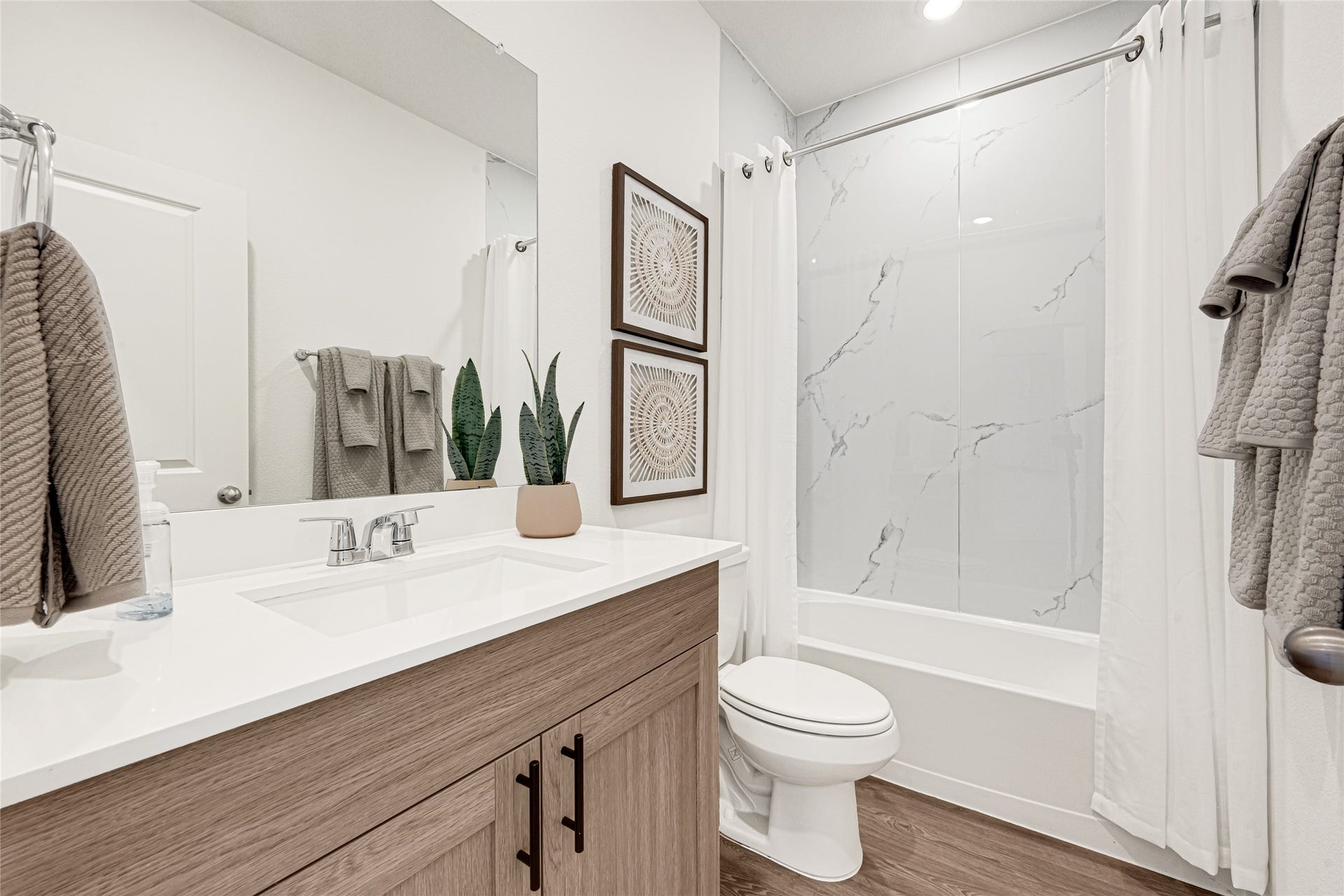 4831 Lemon Grove Drive, Rosenberg, TX 77469 *Images and 3D tour are for illustration only and options may vary from home as built.