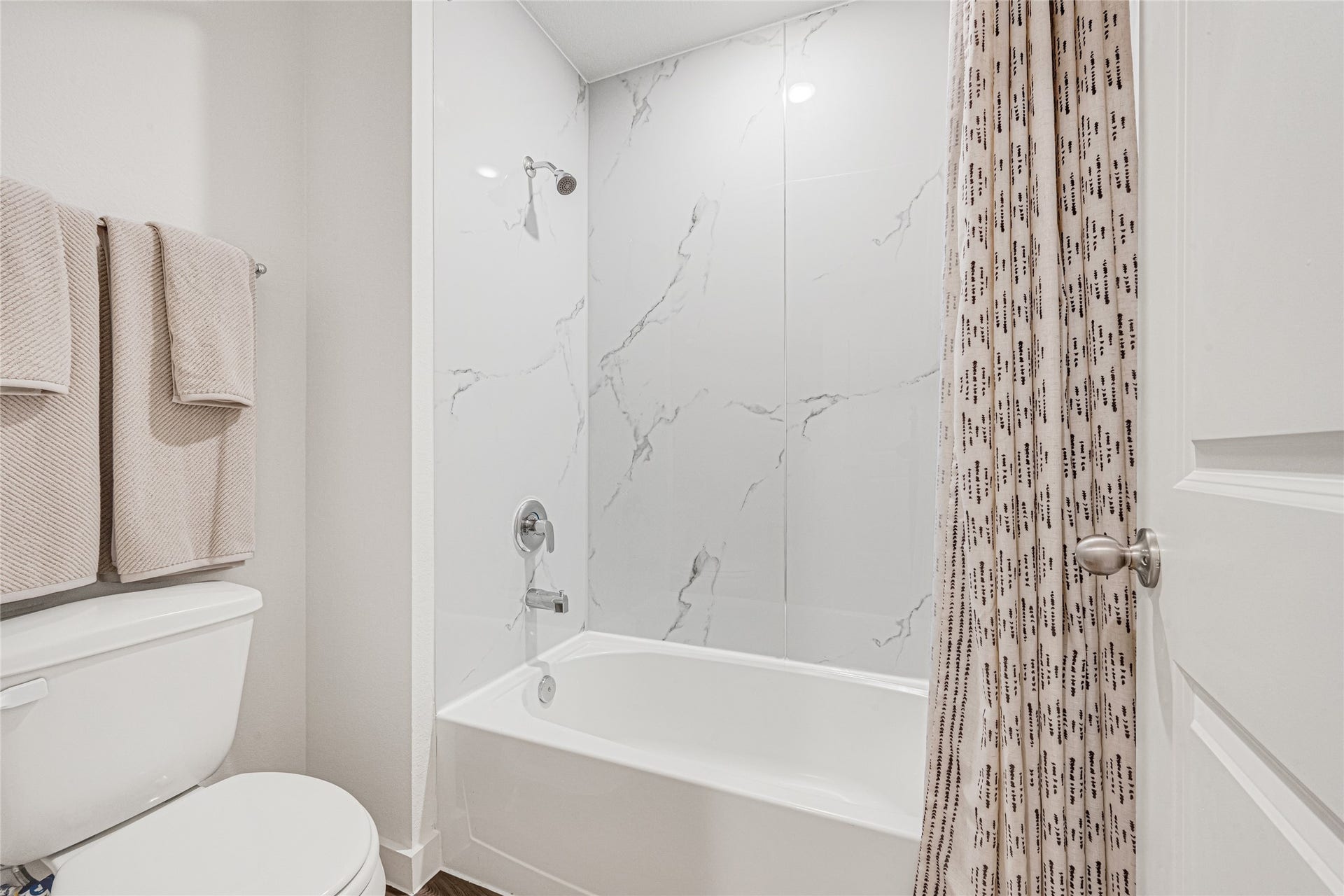 4831 Lemon Grove Drive, Rosenberg, TX 77469 *Images and 3D tour are for illustration only and options may vary from home as built.