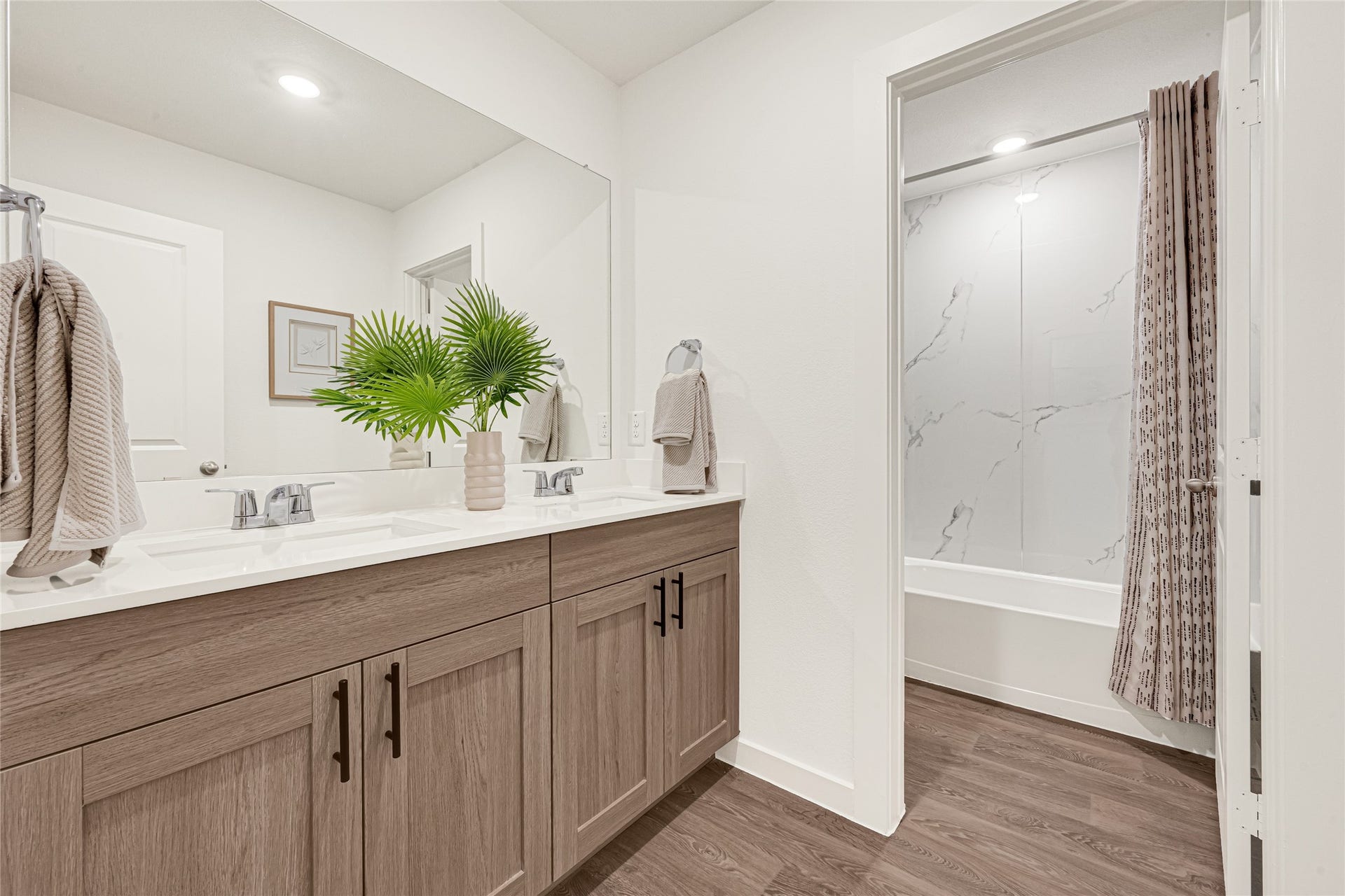4831 Lemon Grove Drive, Rosenberg, TX 77469 *Images and 3D tour are for illustration only and options may vary from home as built.