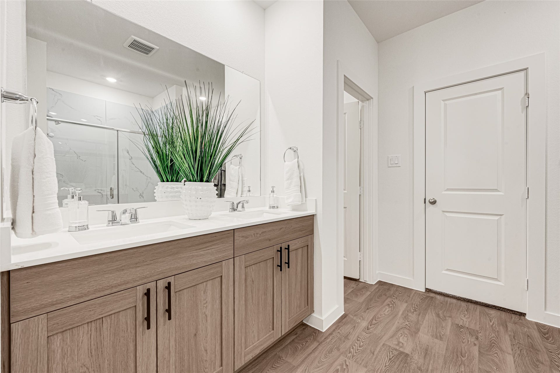 4831 Lemon Grove Drive, Rosenberg, TX 77469 *Images and 3D tour are for illustration only and options may vary from home as built.