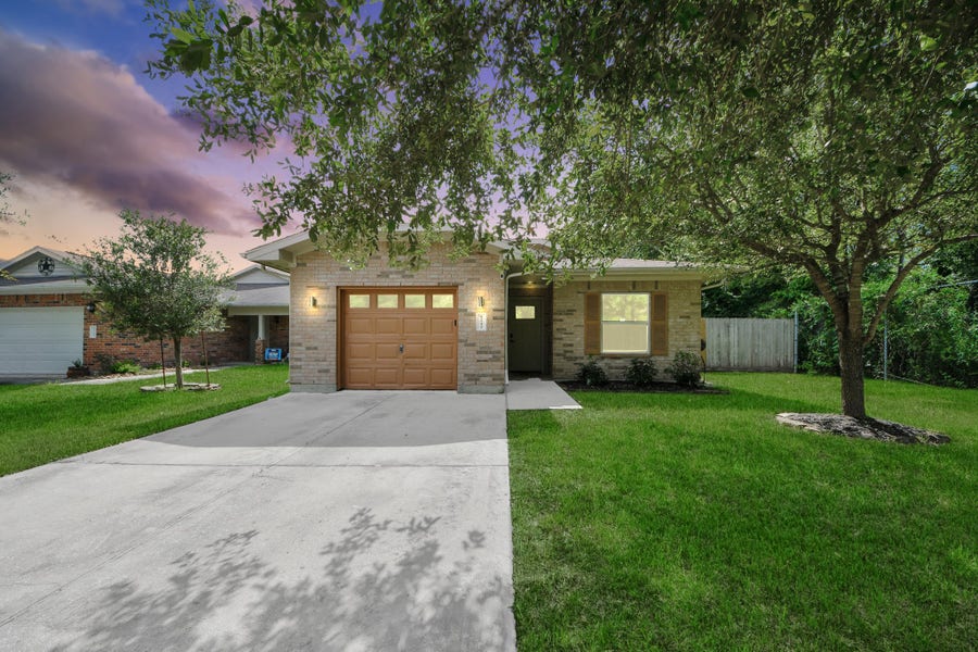 Property photo for 8242 Oak Knoll Lane, Houston, TX