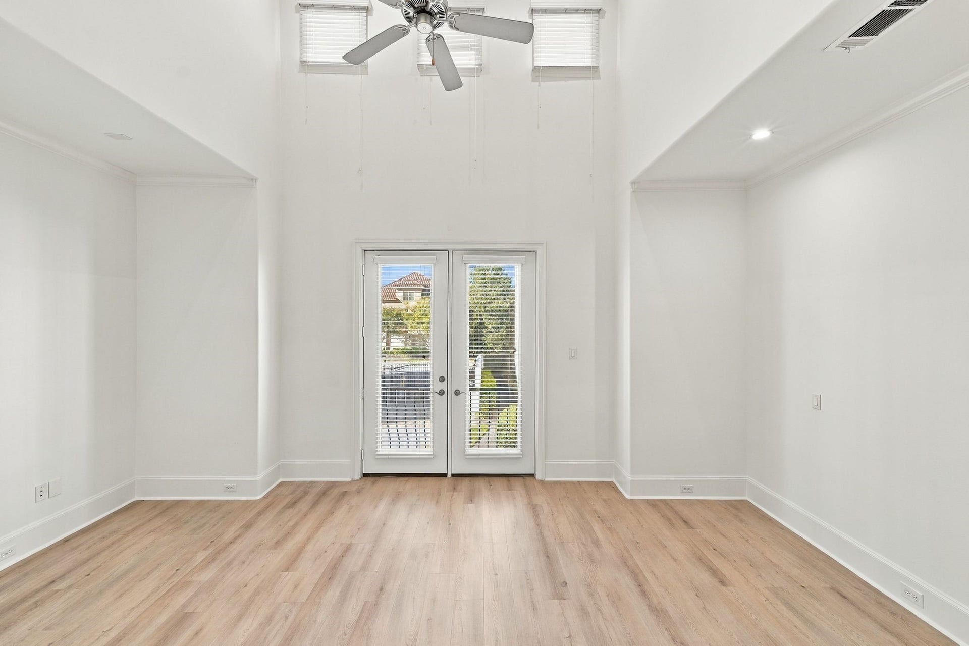 5531 Pine Street, #I, Houston, TX 77081 5531 Pine Street, #I, Houston, TX 77081
