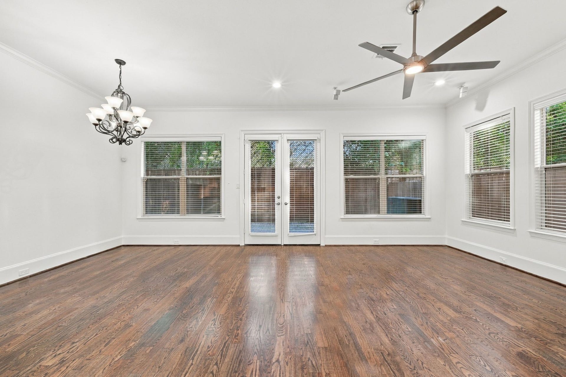 5531 Pine Street, #I, Houston, TX 77081 5531 Pine Street, #I, Houston, TX 77081