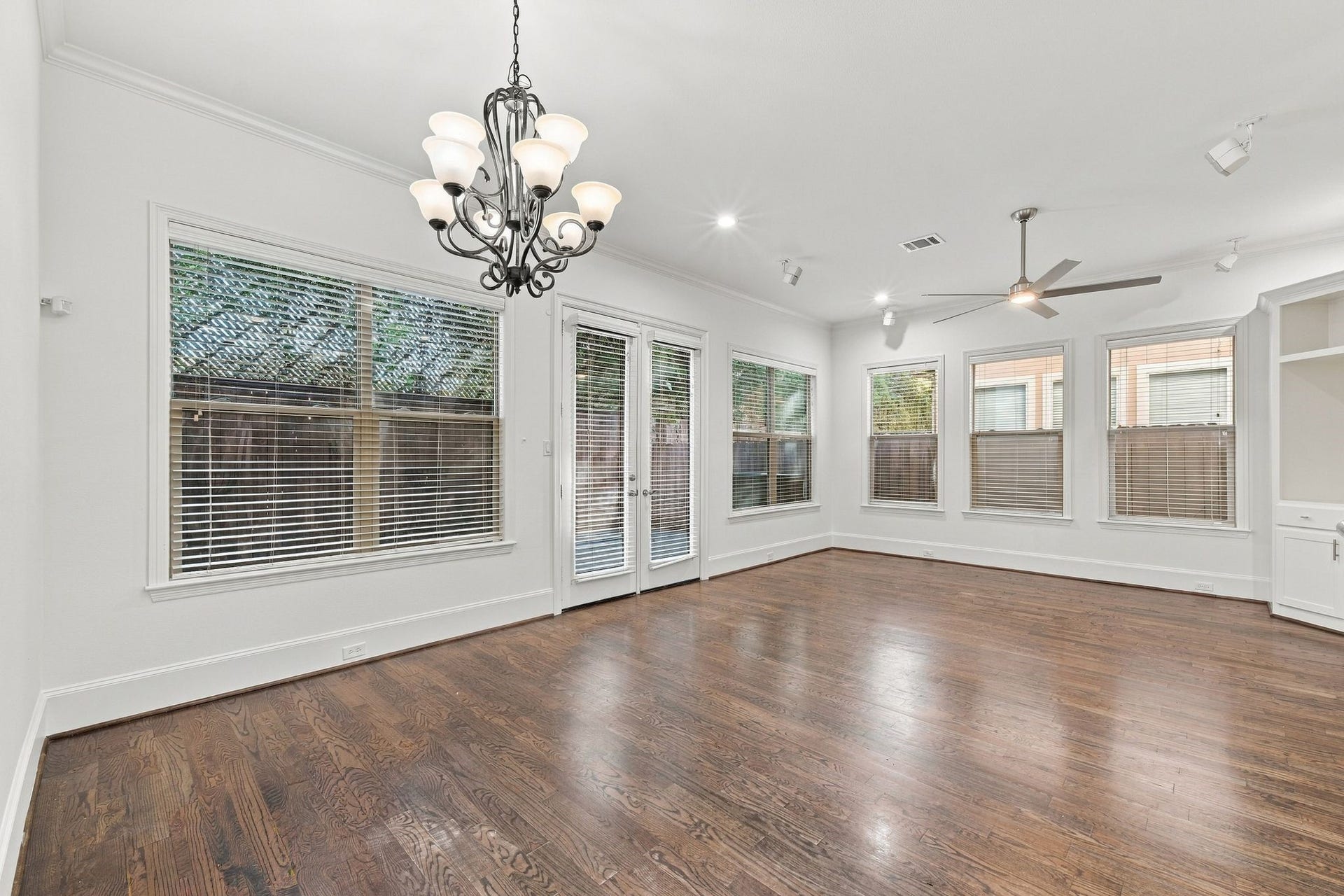 5531 Pine Street, #I, Houston, TX 77081 5531 Pine Street, #I, Houston, TX 77081