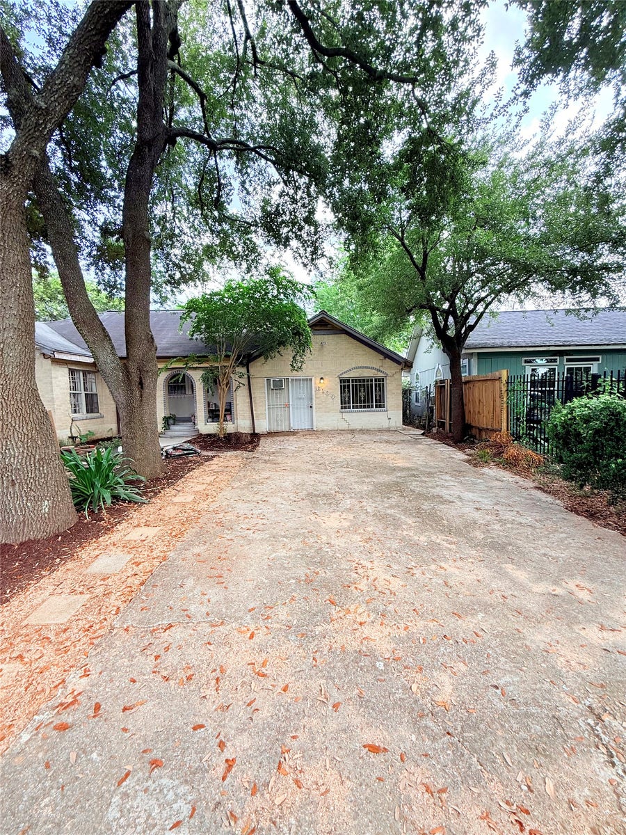 Property photo for 6109 Saxon Drive, #B, Houston, TX