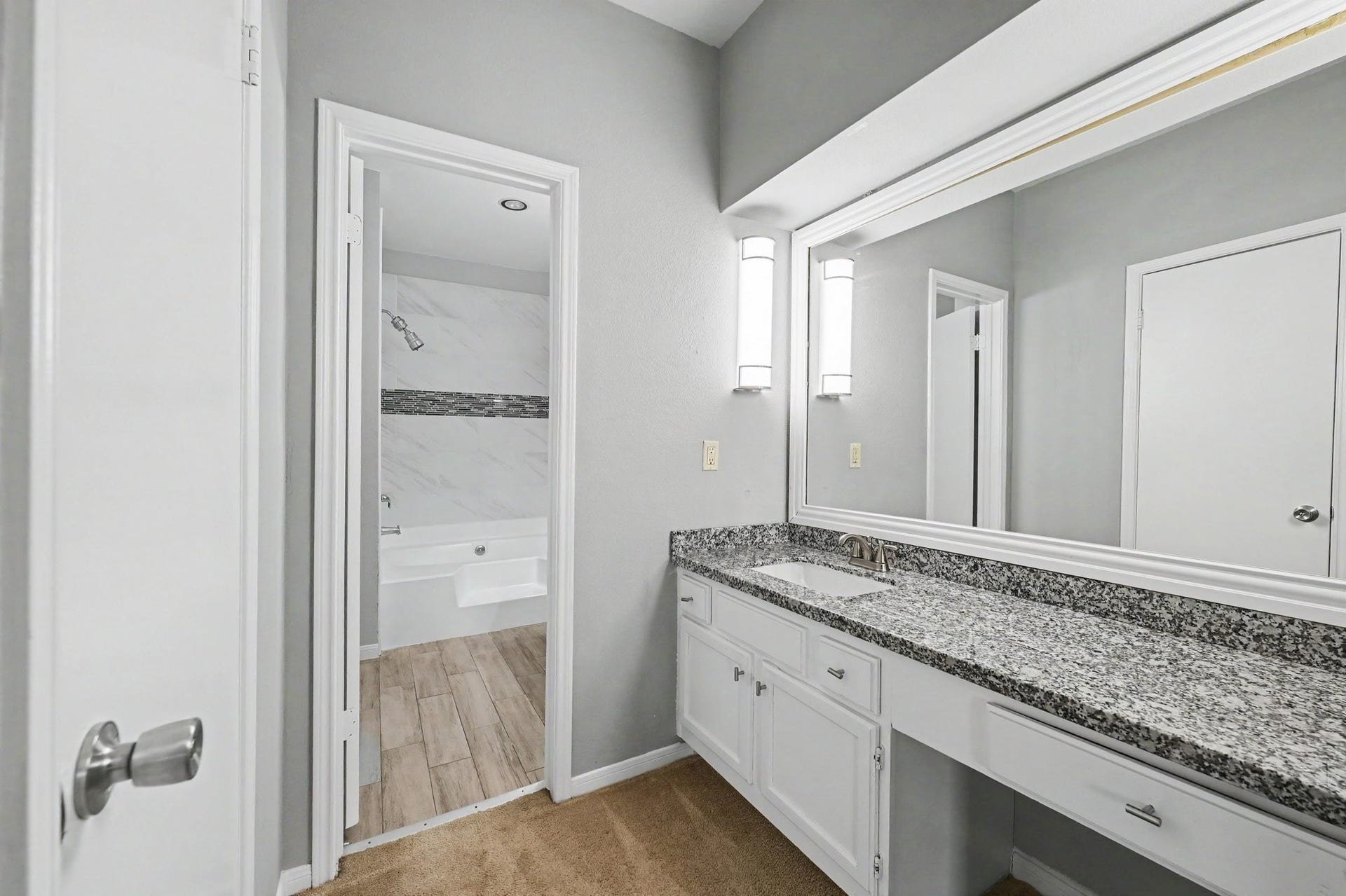 4001 Tanglewilde Street, #712, Houston, TX 77063 Primary Bathroom