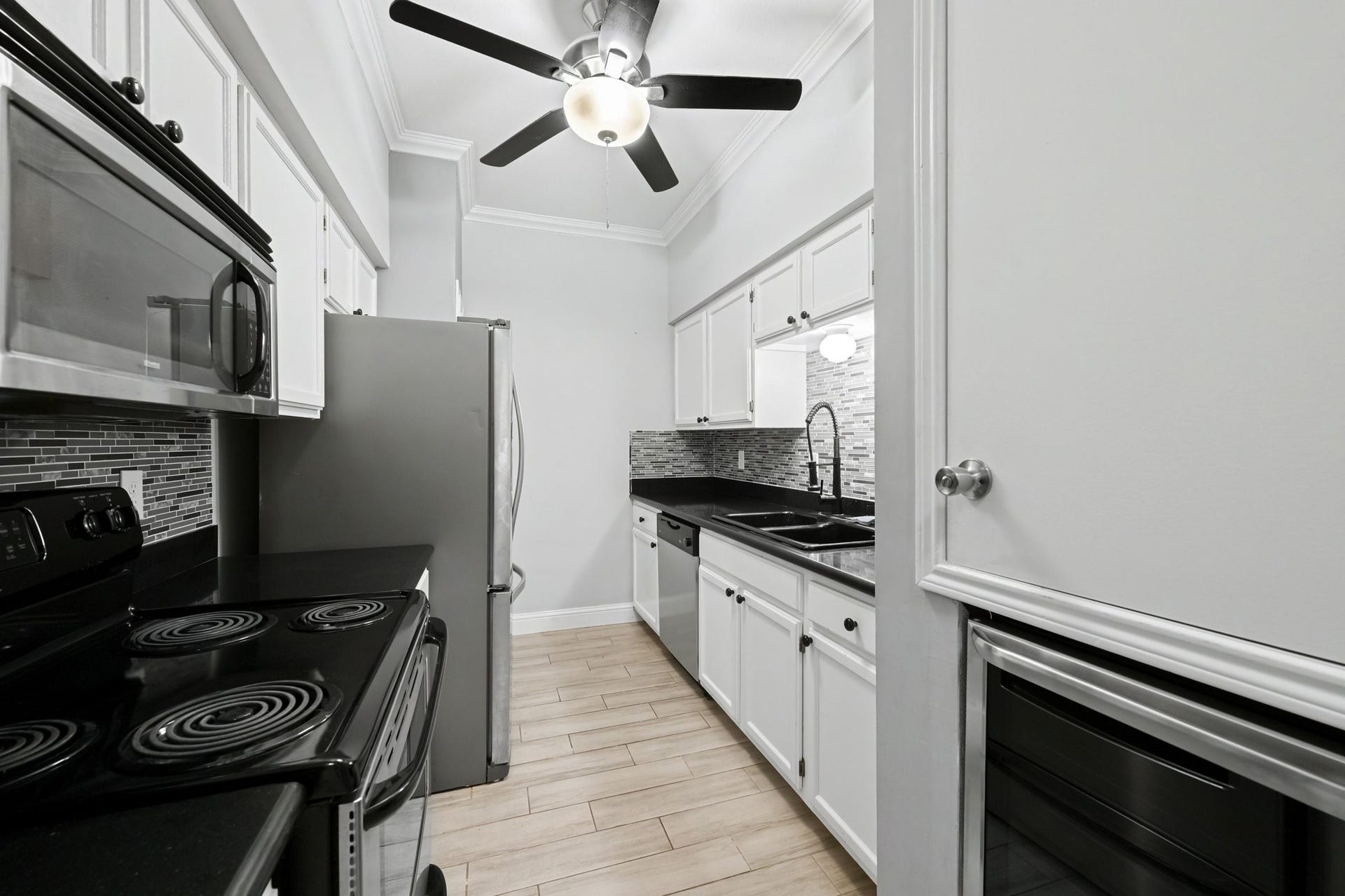 4001 Tanglewilde Street, #712, Houston, TX 77063 Kitchen