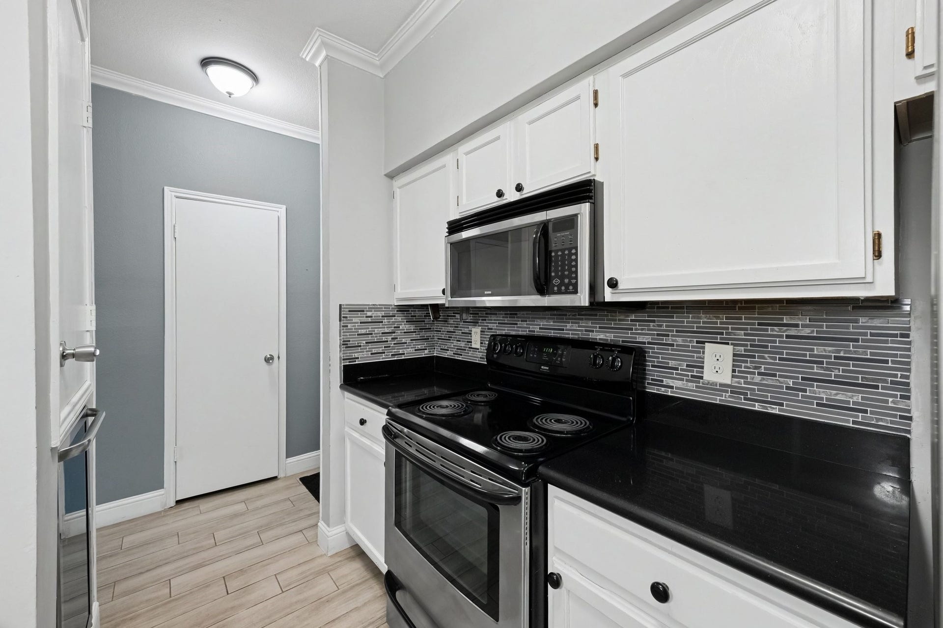 4001 Tanglewilde Street, #712, Houston, TX 77063 Kitchen