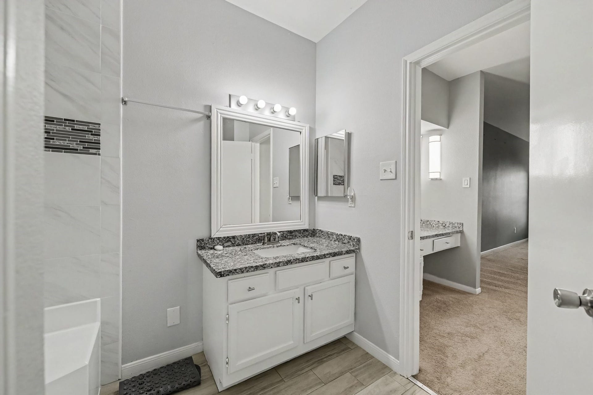 4001 Tanglewilde Street, #712, Houston, TX 77063 Primary Bathroom