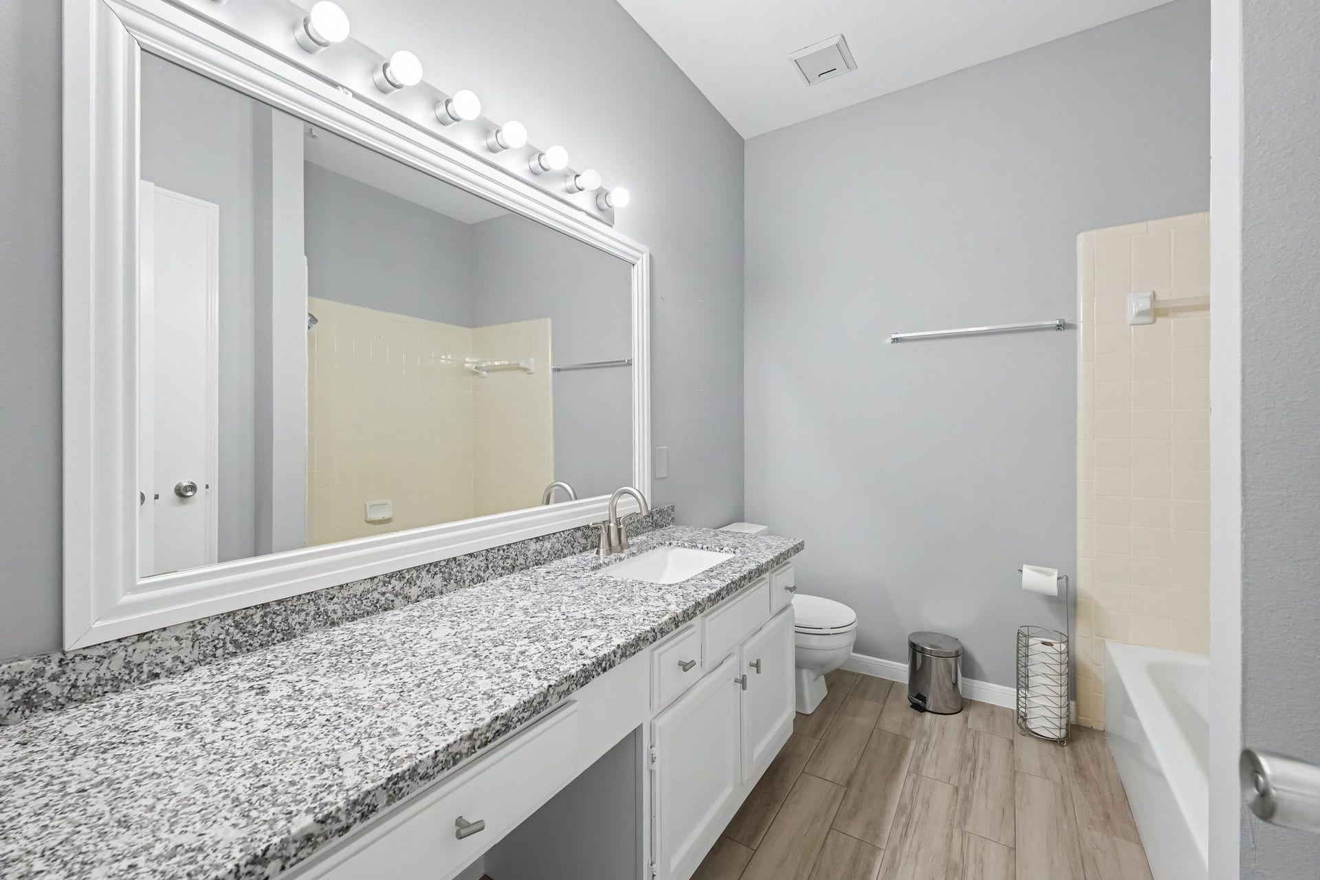 4001 Tanglewilde Street, #712, Houston, TX 77063 2nd Bathroom
