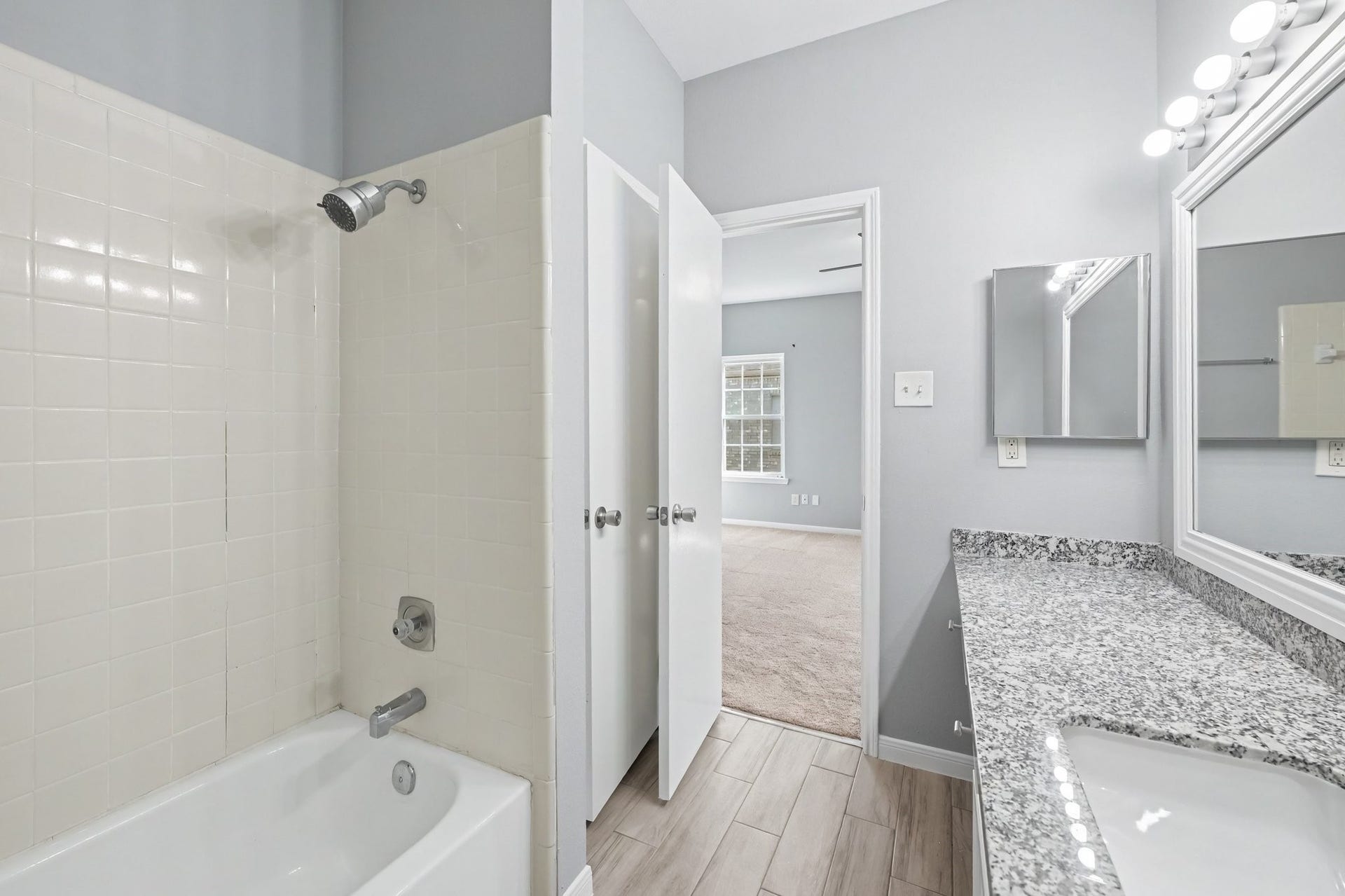 4001 Tanglewilde Street, #712, Houston, TX 77063 2nd Bathroom