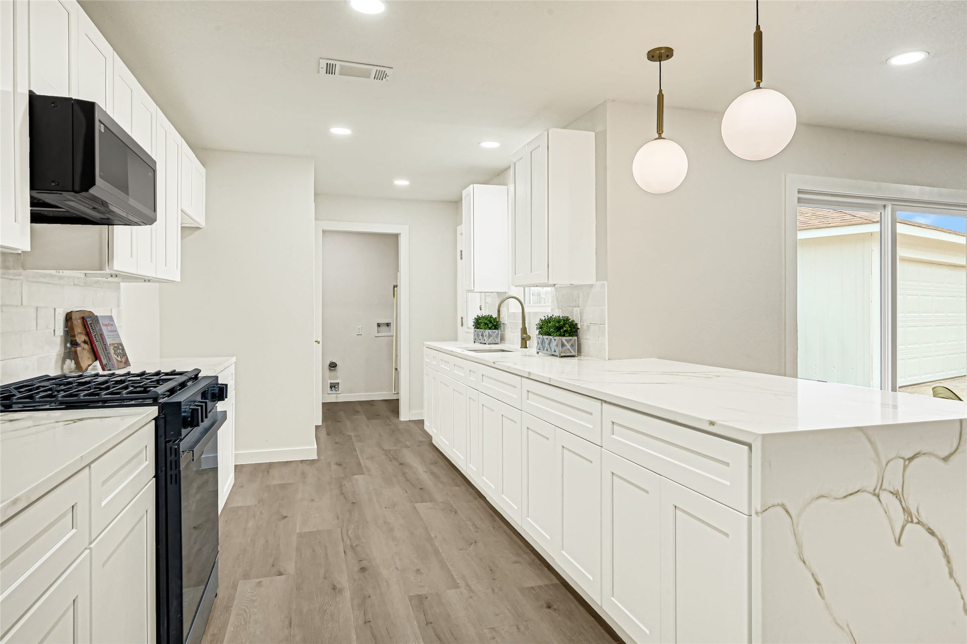 11102 Sagecanyon Drive, Houston, TX 77089 11102 Sagecanyon Drive, Houston, TX 77089