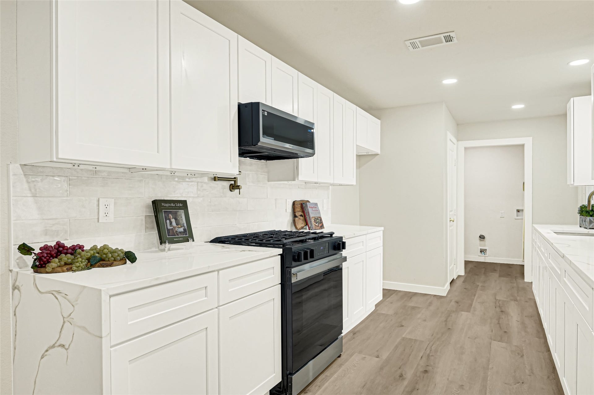 11102 Sagecanyon Drive, Houston, TX 77089 11102 Sagecanyon Drive, Houston, TX 77089