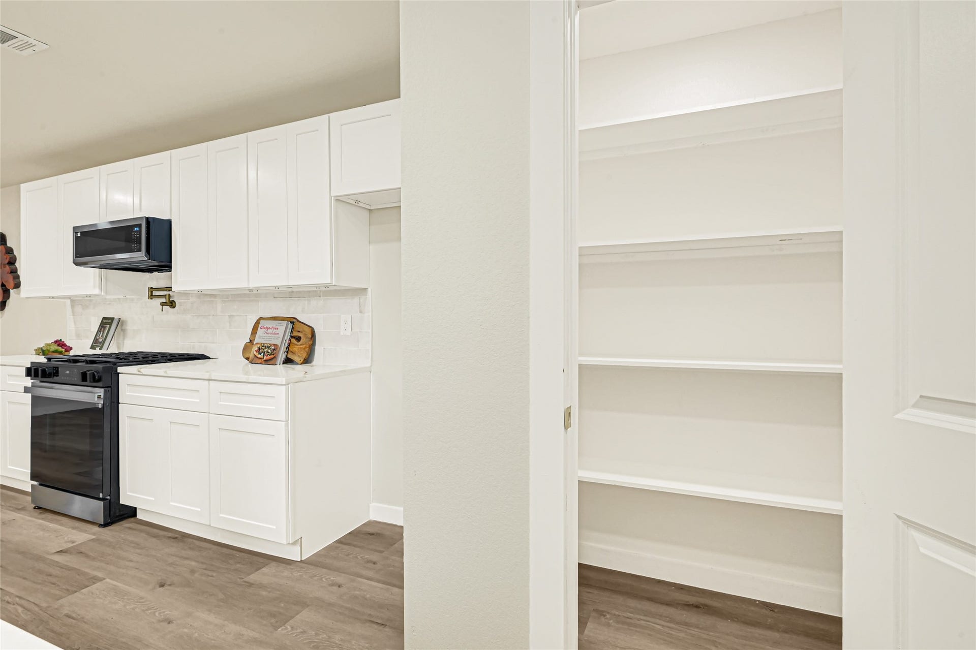 11102 Sagecanyon Drive, Houston, TX 77089 11102 Sagecanyon Drive, Houston, TX 77089