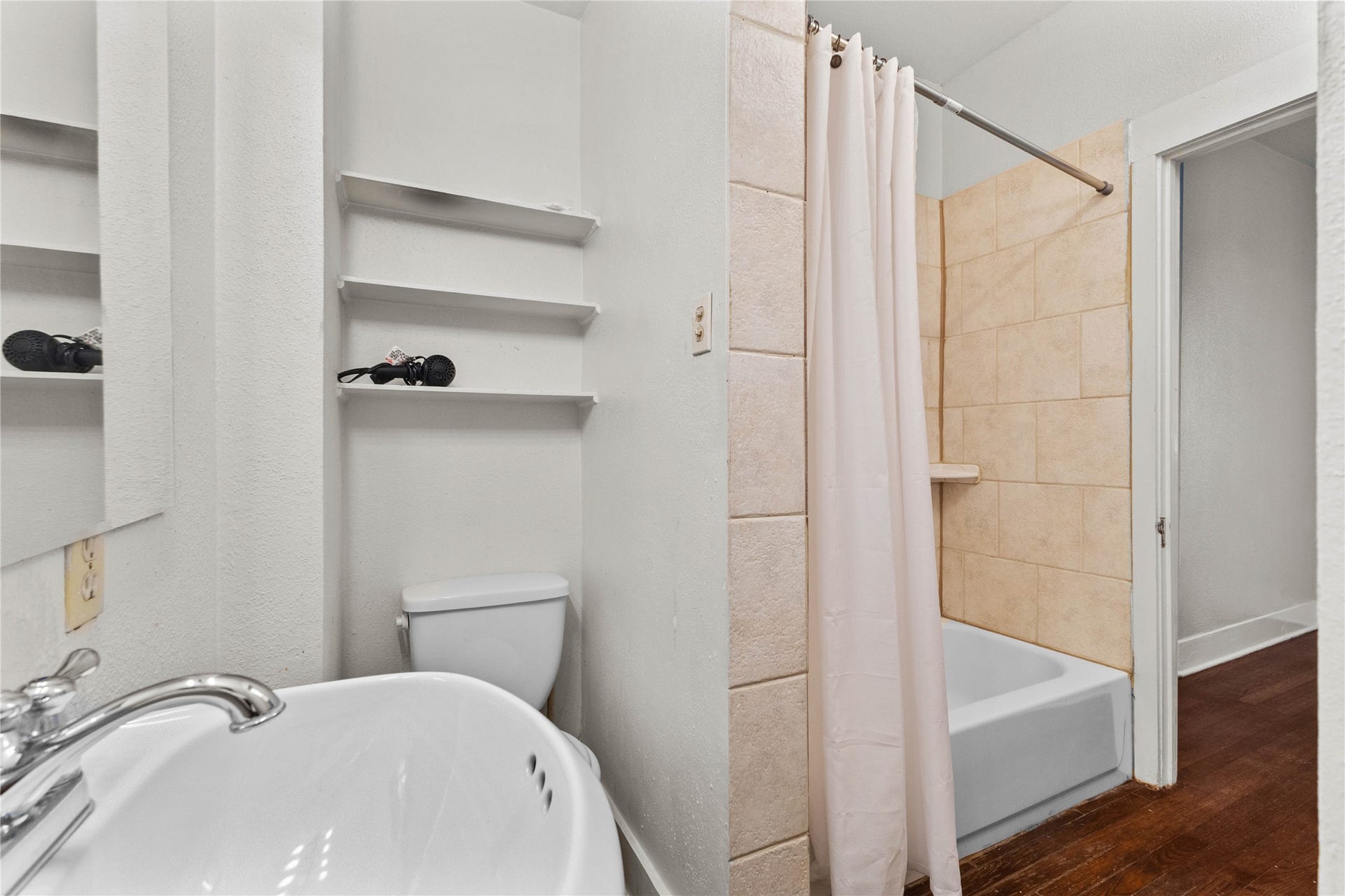 2511 Whitney, #A, Houston, TX 77006 2511 Whitney, #A, Houston, TX 77006