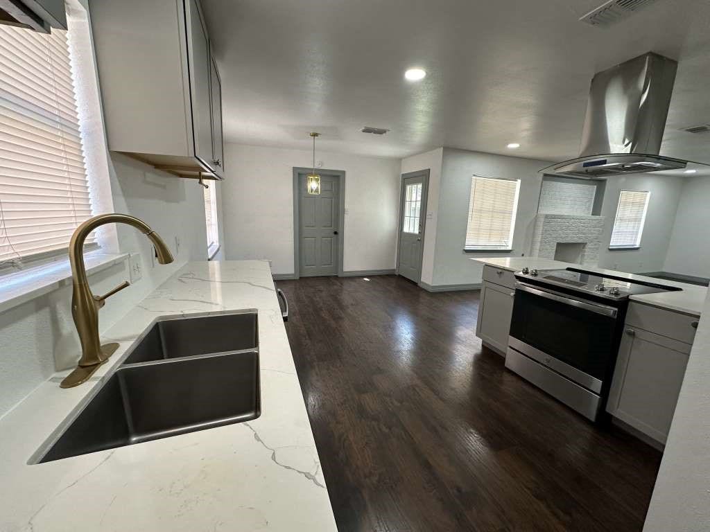 5850 Paisley Street, Houston, TX 77096 5850 Paisley Street, Houston, TX 77096
