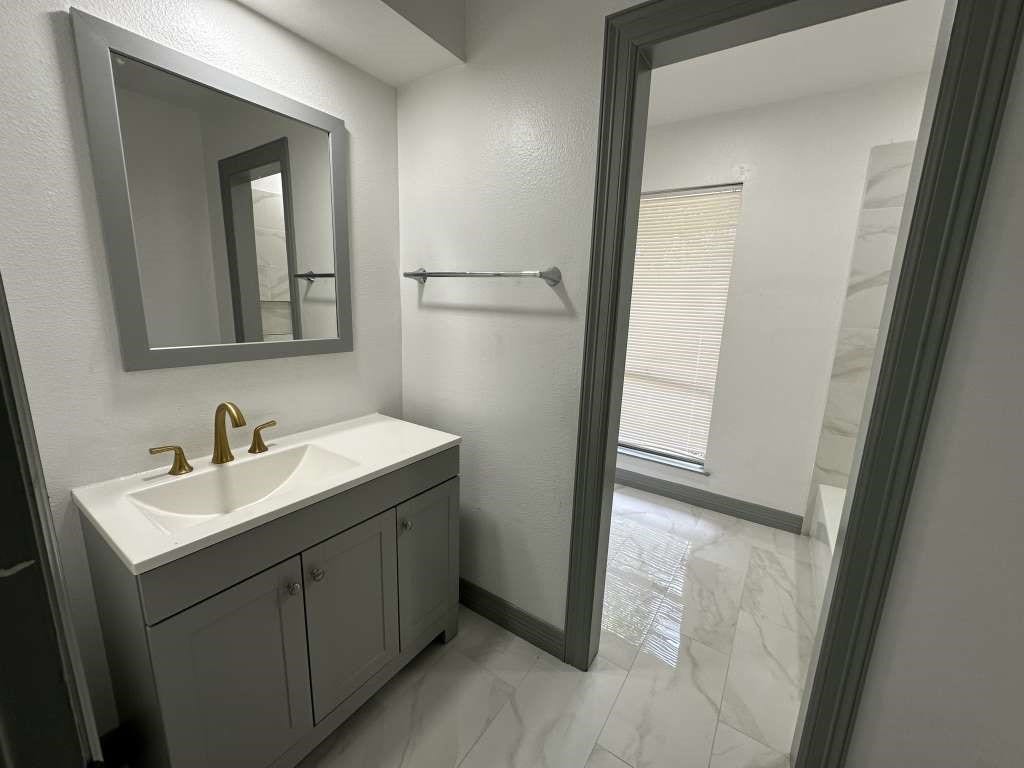 5850 Paisley Street, Houston, TX 77096 5850 Paisley Street, Houston, TX 77096