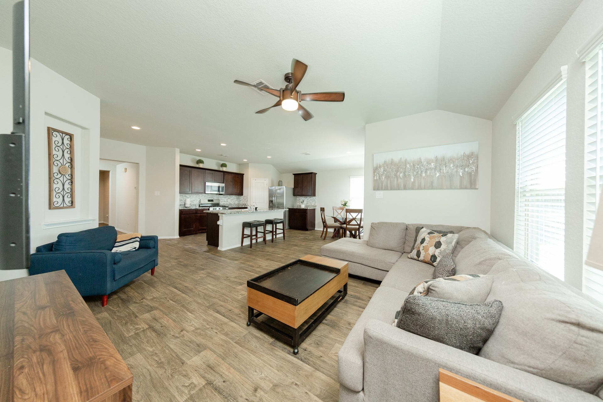 1830 Glademeadow Lane, Rosenberg, TX 77469 Welcome to 1830 Glademeadow!