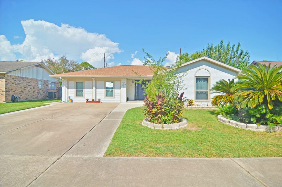 Property photo for 1716 Dolphin Drive, Seabrook, TX