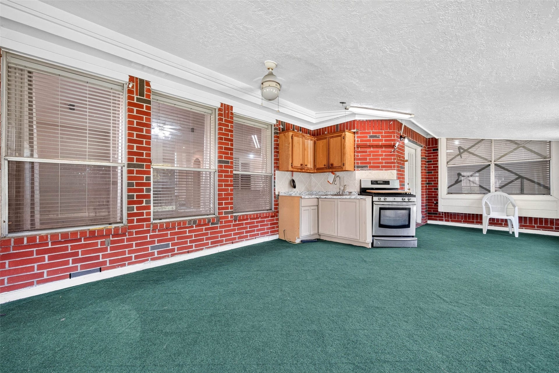 110 Annes Way, Stafford, TX 77477 110 Annes Way, Stafford, TX 77477