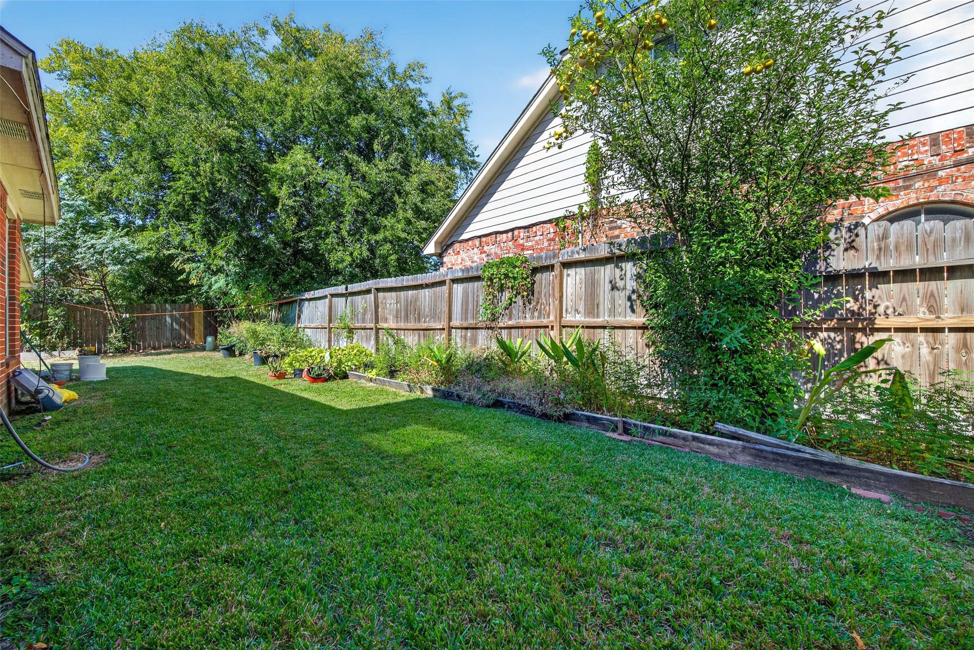 110 Annes Way, Stafford, TX 77477 110 Annes Way, Stafford, TX 77477