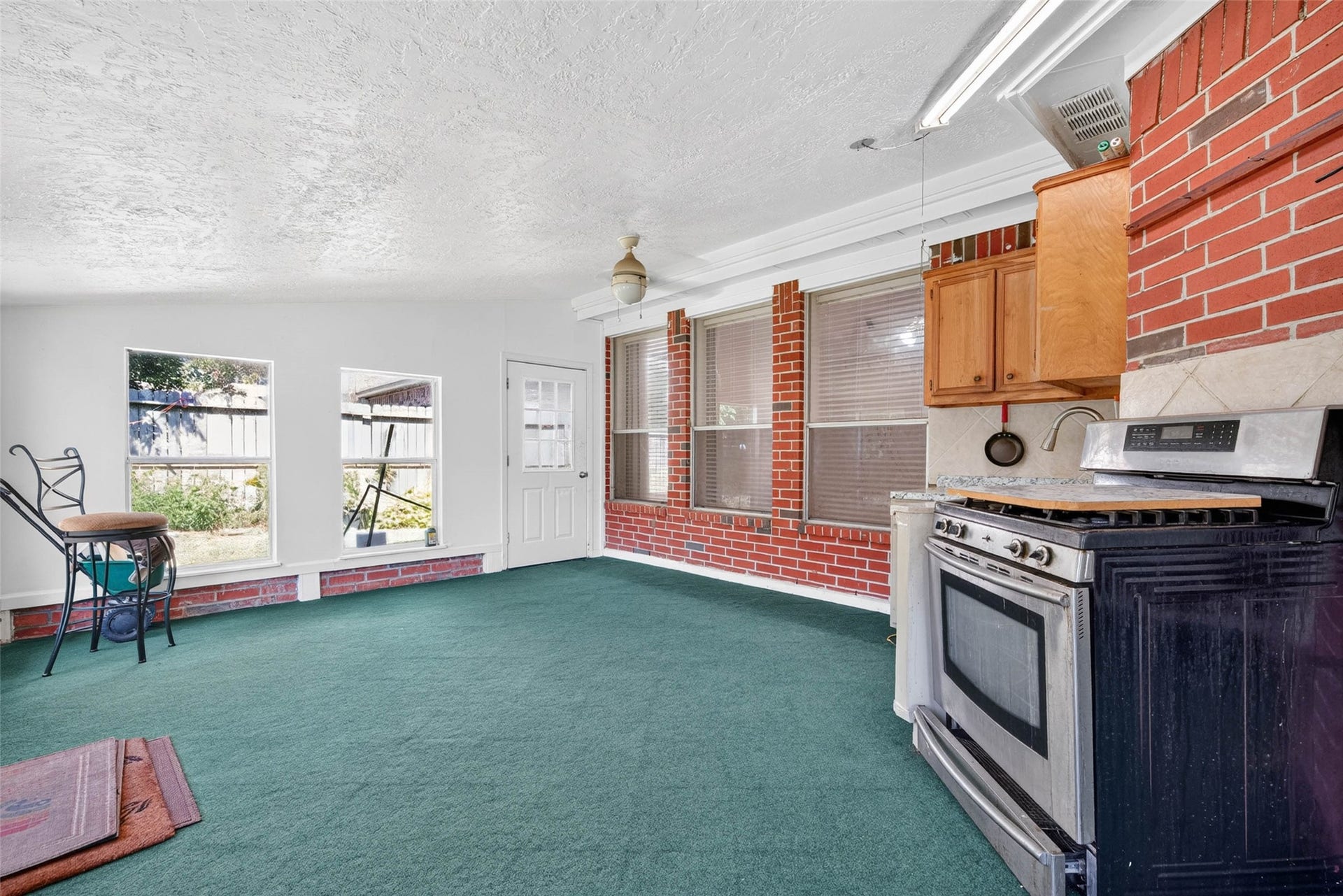 110 Annes Way, Stafford, TX 77477 110 Annes Way, Stafford, TX 77477