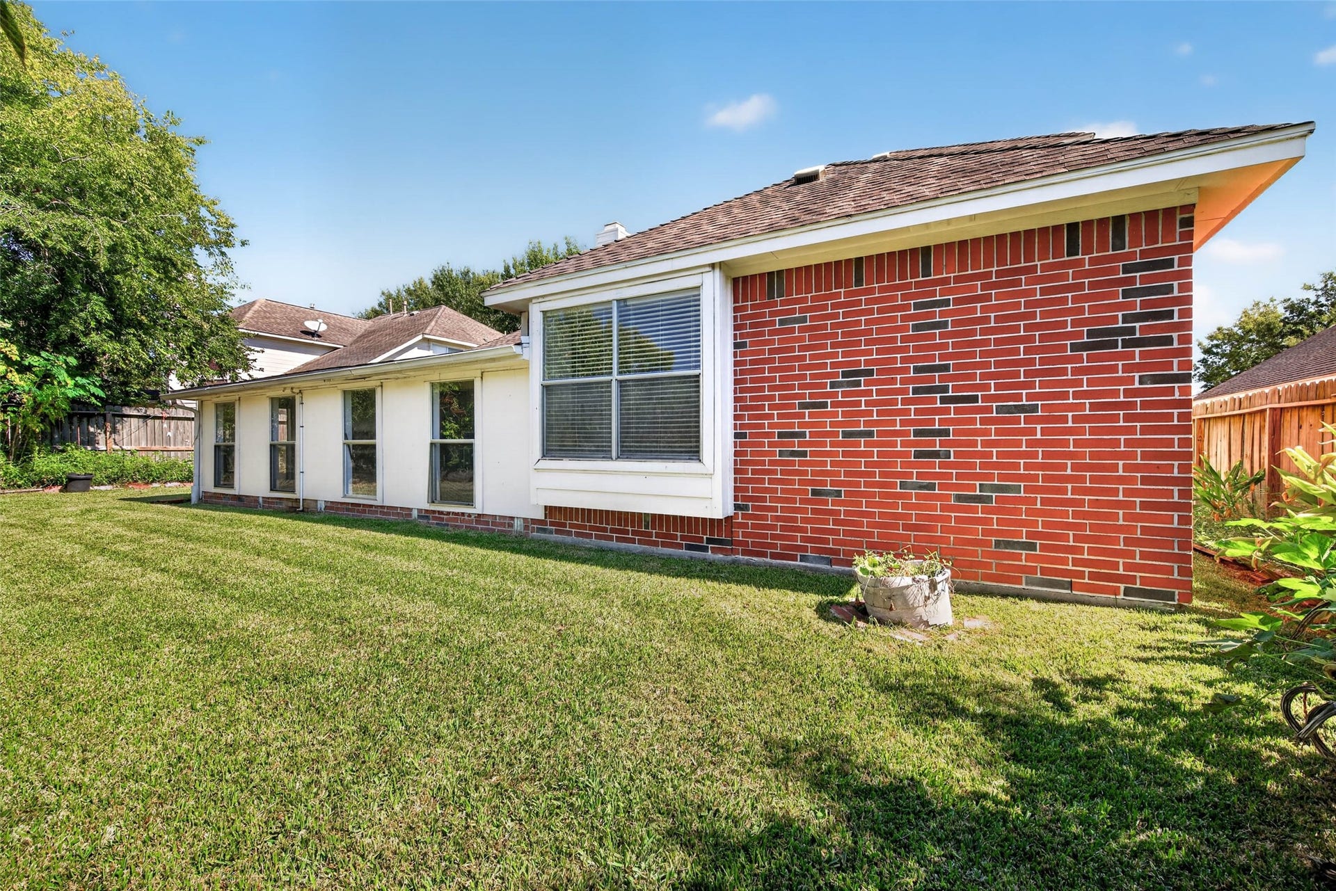 110 Annes Way, Stafford, TX 77477 110 Annes Way, Stafford, TX 77477