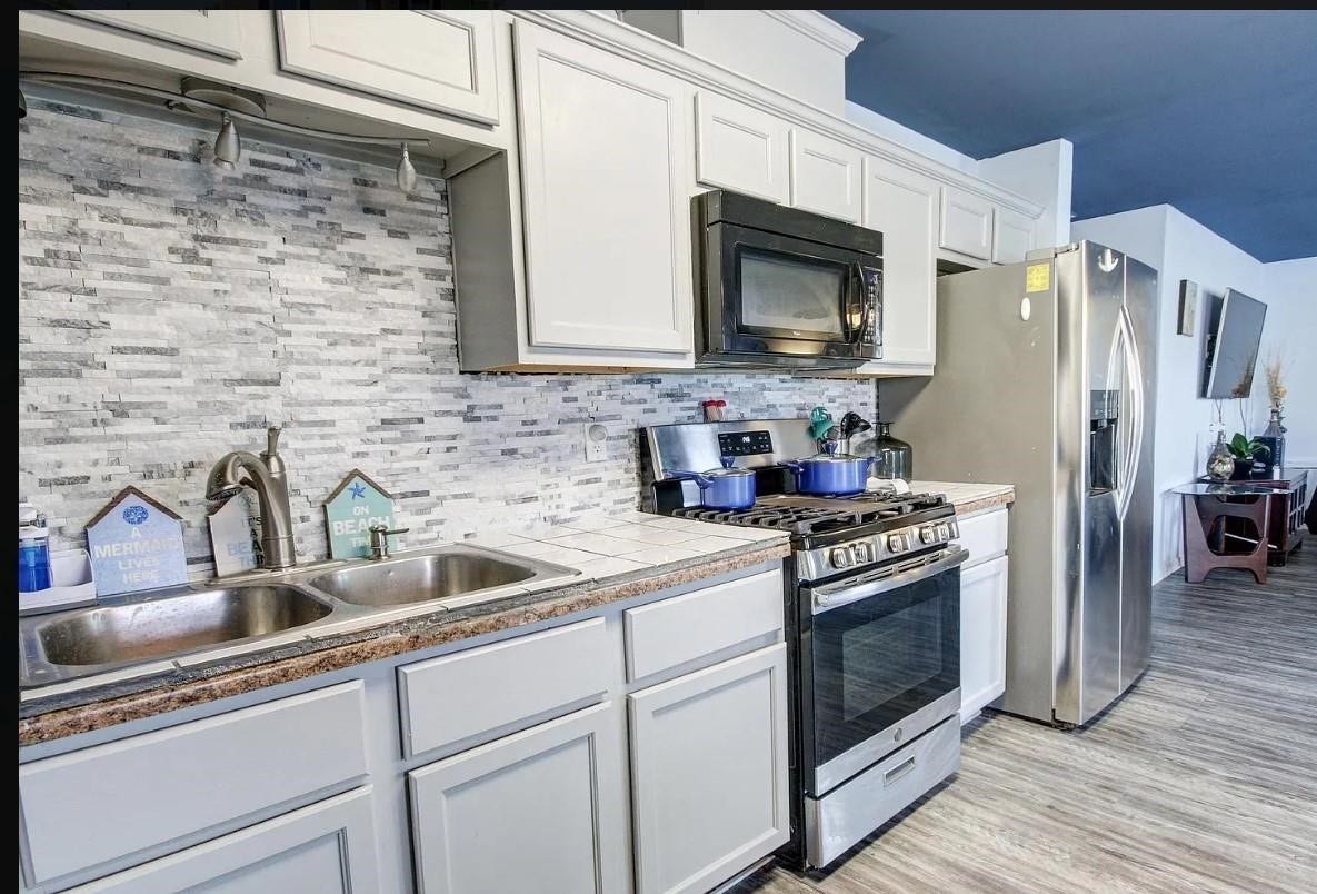 641 4th Street, Dickinson, TX 77539 641 4th Street, Dickinson, TX 77539