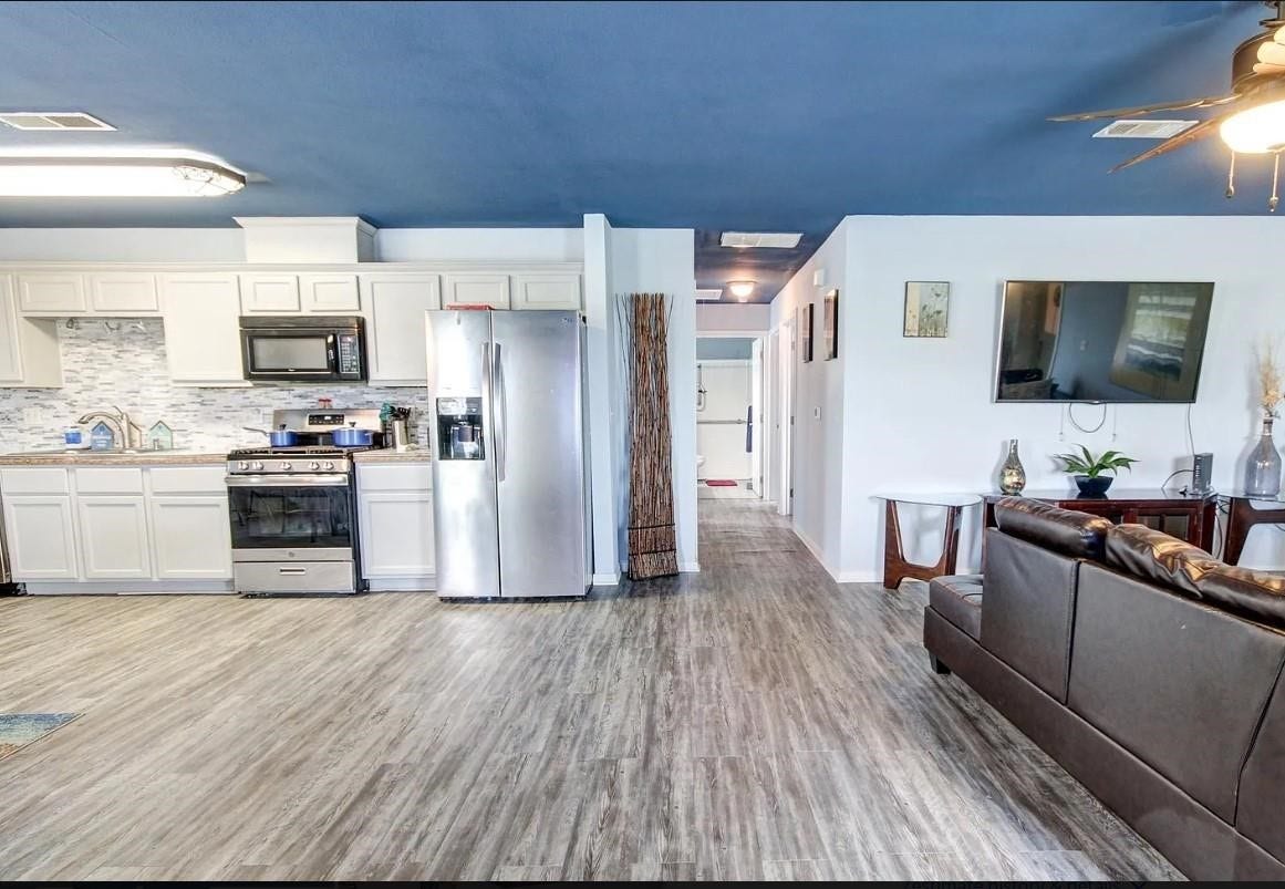 641 4th Street, Dickinson, TX 77539 641 4th Street, Dickinson, TX 77539