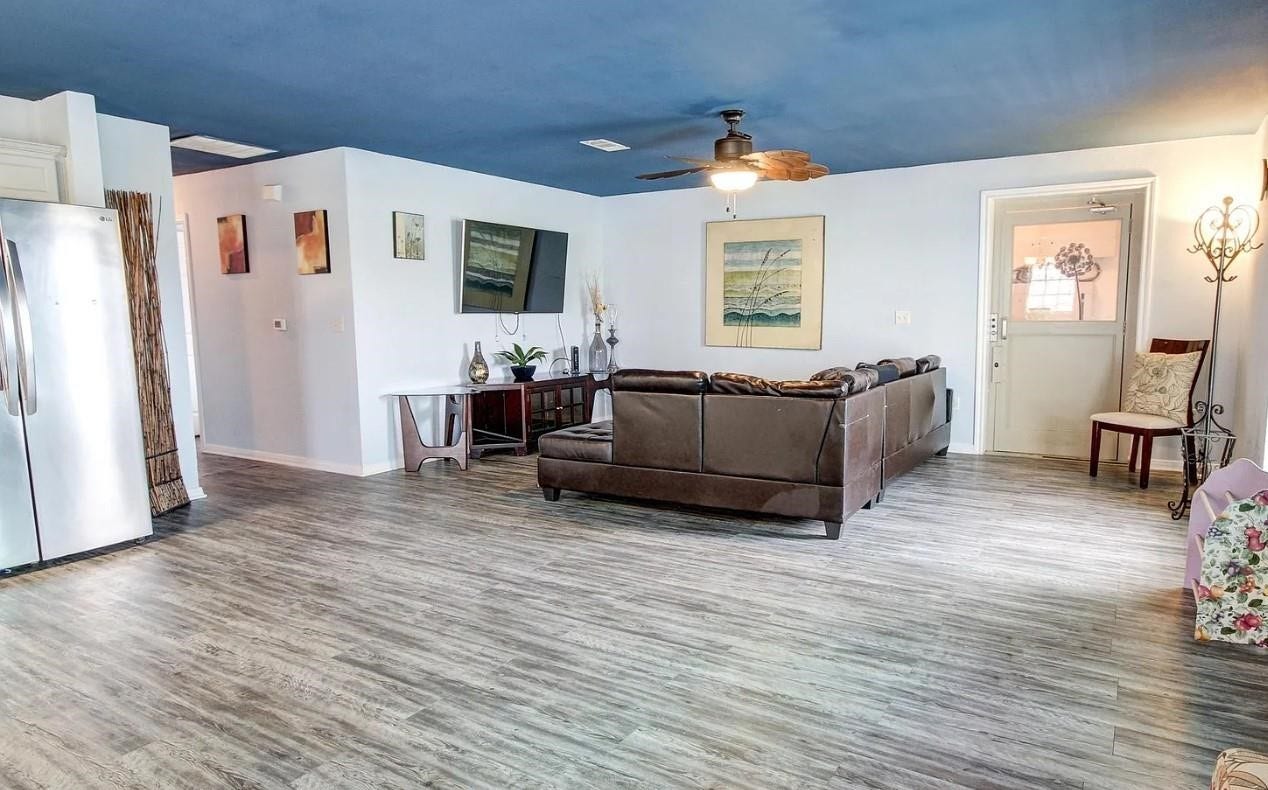 641 4th Street, Dickinson, TX 77539 641 4th Street, Dickinson, TX 77539
