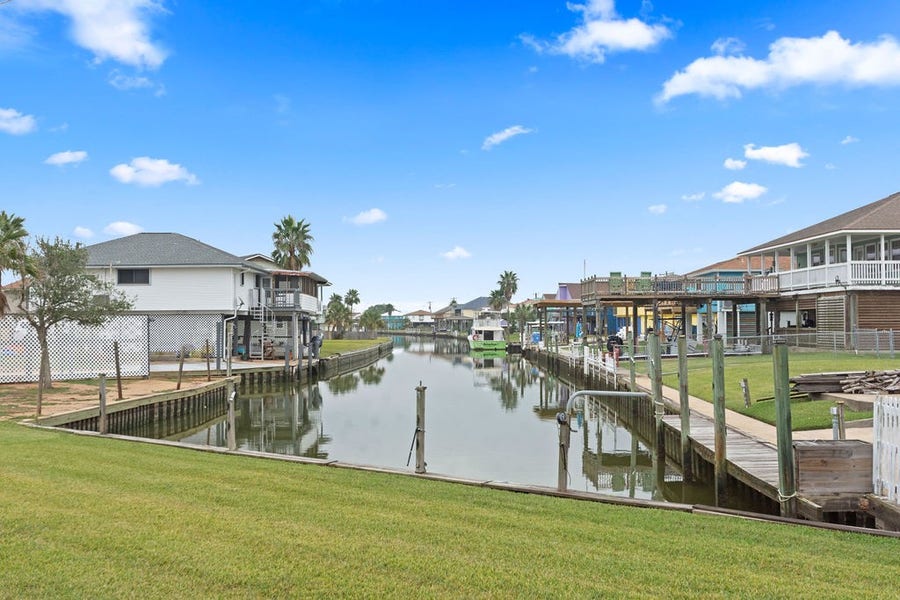 Property photo for 1503 Blue Water Drive, Freeport, TX