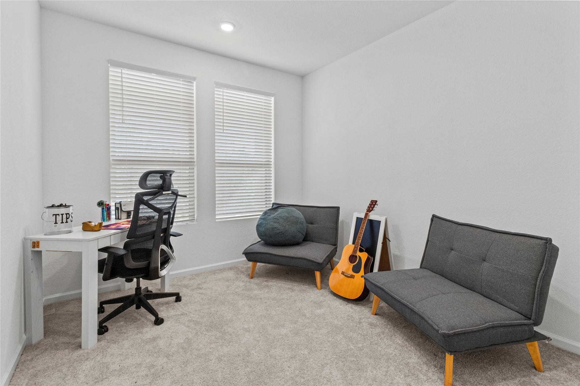 2909 Ballast Green Drive, La Marque, TX 77568 Not only is the primary this second bedroom is downstairs as well.