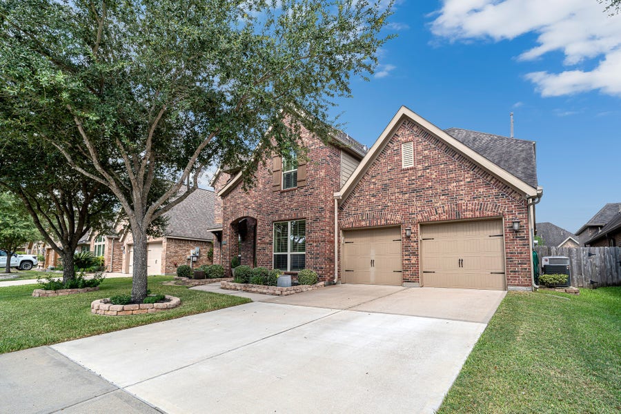 Property photo for 3007 Inglewood Lane, Pearland, TX