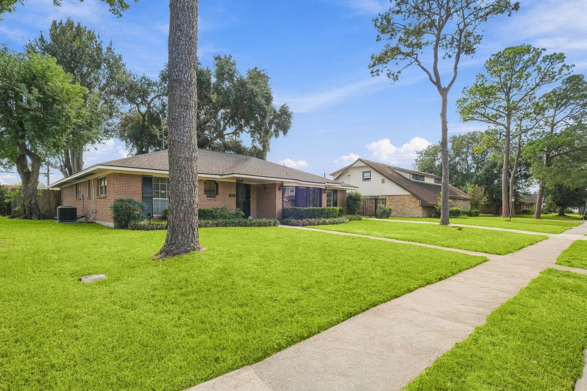 7823 Twin Hills Drive, Houston, TX 77071 7823 Twin Hills Drive, Houston, TX 77071