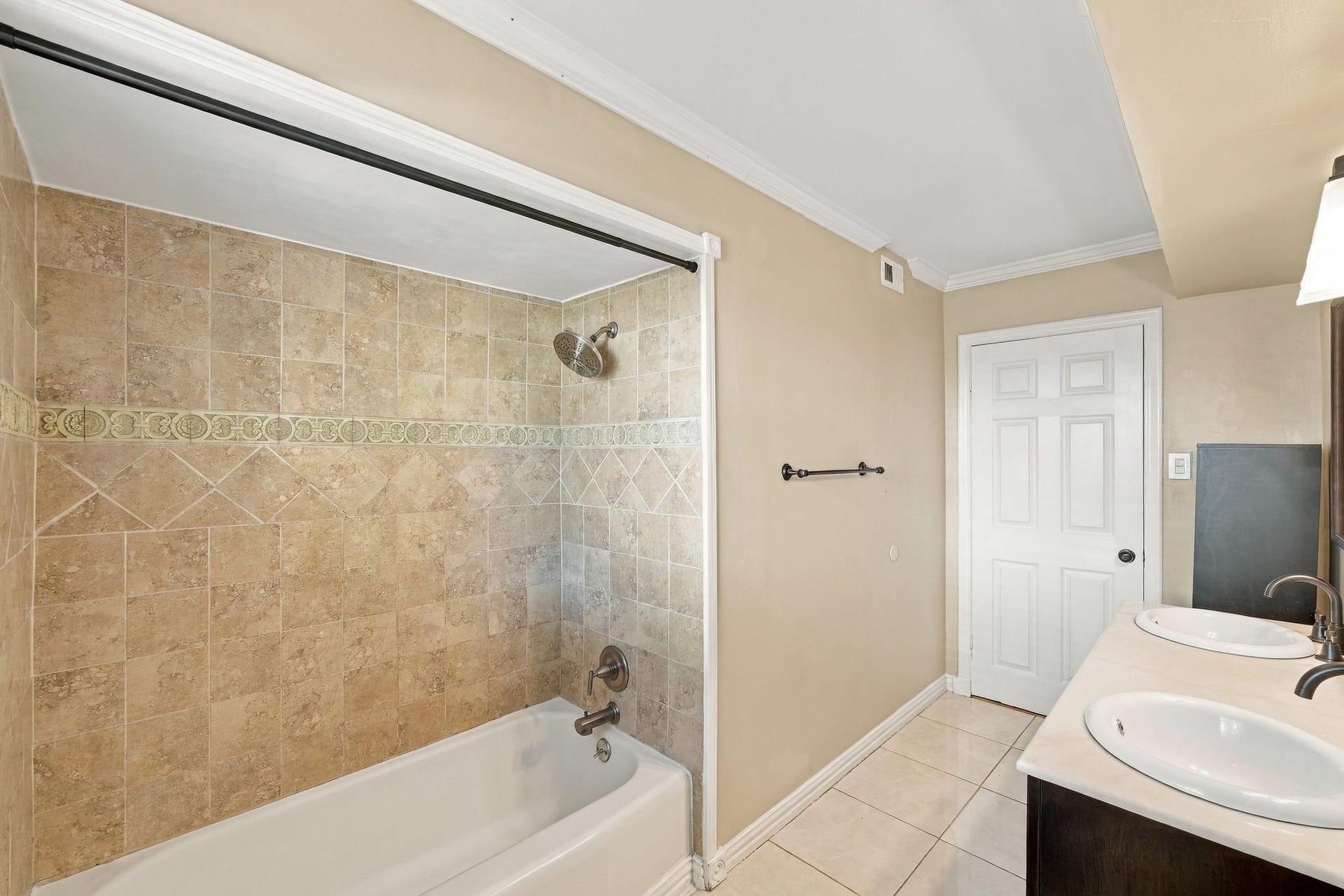 7823 Twin Hills Drive, Houston, TX 77071 7823 Twin Hills Drive, Houston, TX 77071