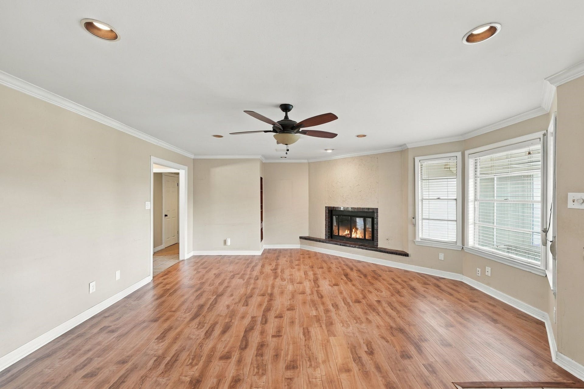 7823 Twin Hills Drive, Houston, TX 77071 7823 Twin Hills Drive, Houston, TX 77071