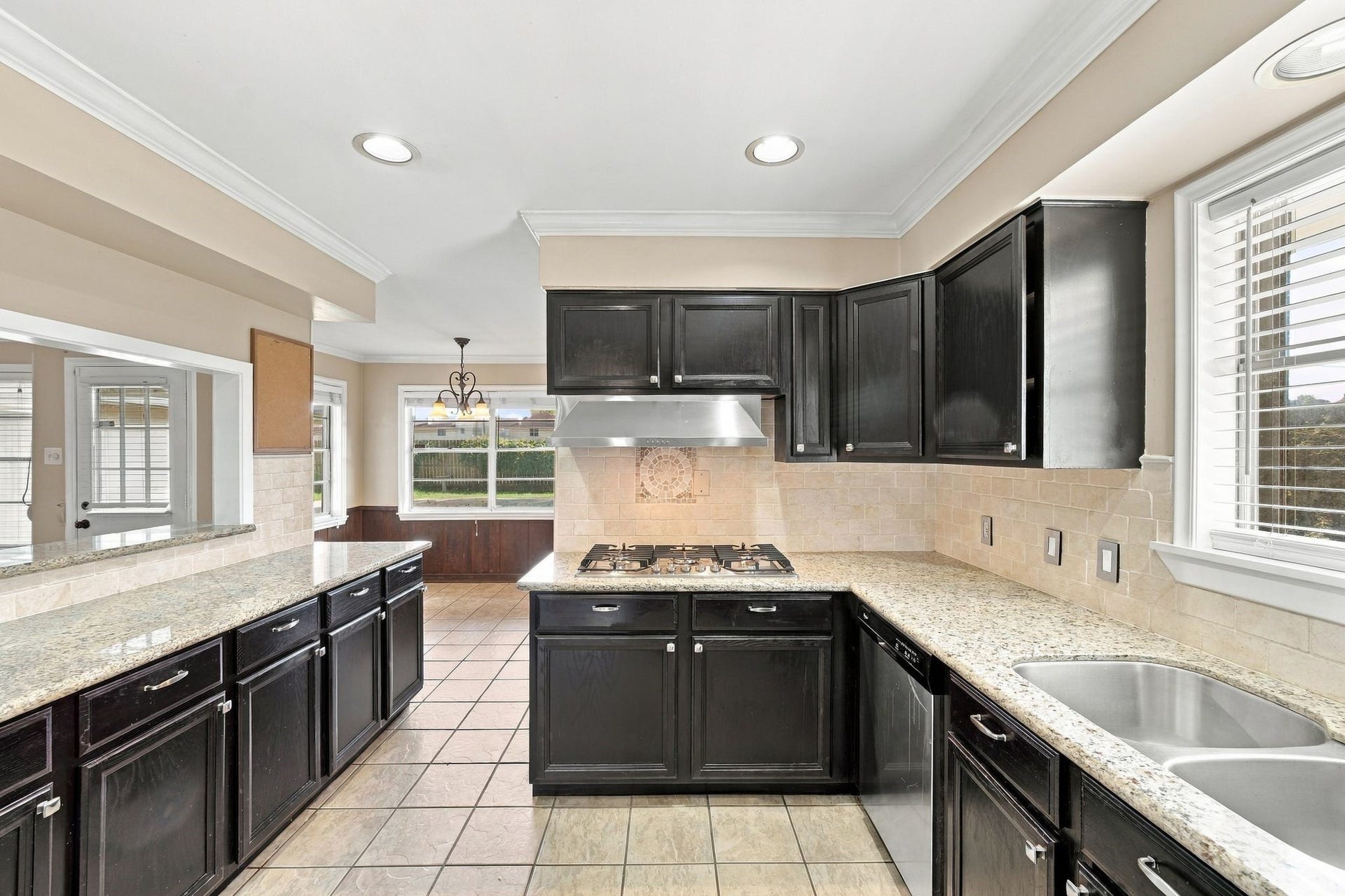 7823 Twin Hills Drive, Houston, TX 77071 7823 Twin Hills Drive, Houston, TX 77071