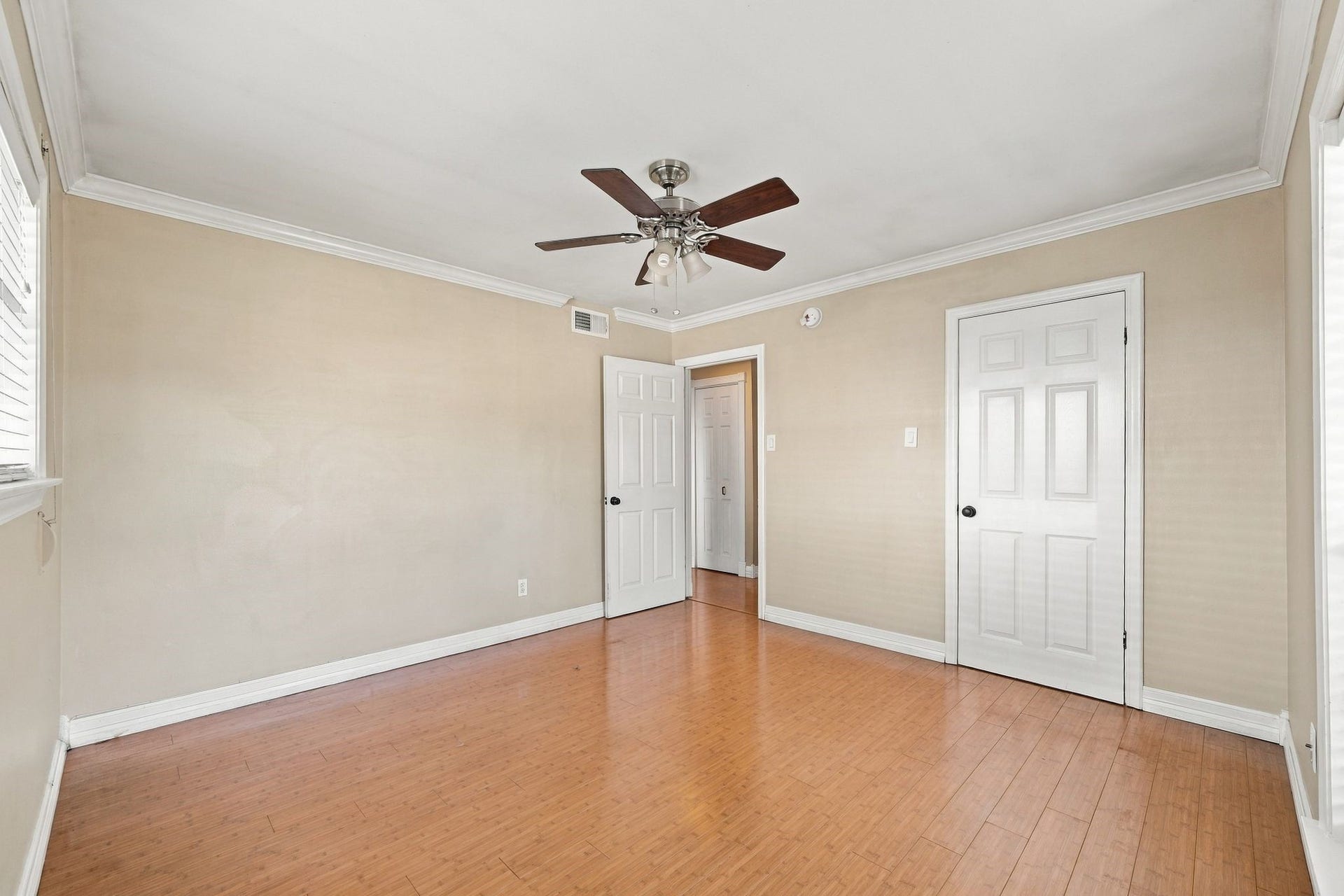 7823 Twin Hills Drive, Houston, TX 77071 7823 Twin Hills Drive, Houston, TX 77071