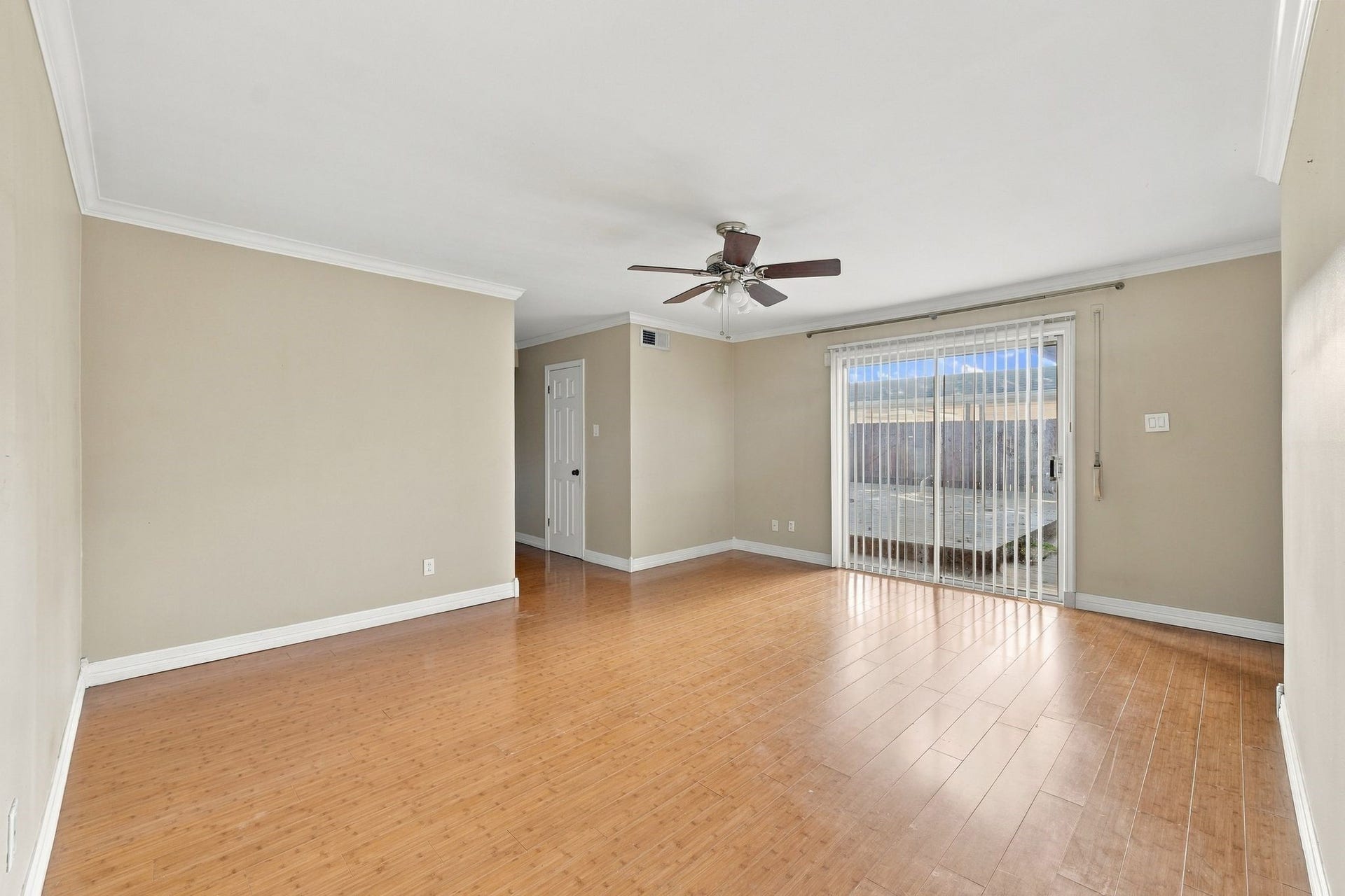 7823 Twin Hills Drive, Houston, TX 77071 7823 Twin Hills Drive, Houston, TX 77071