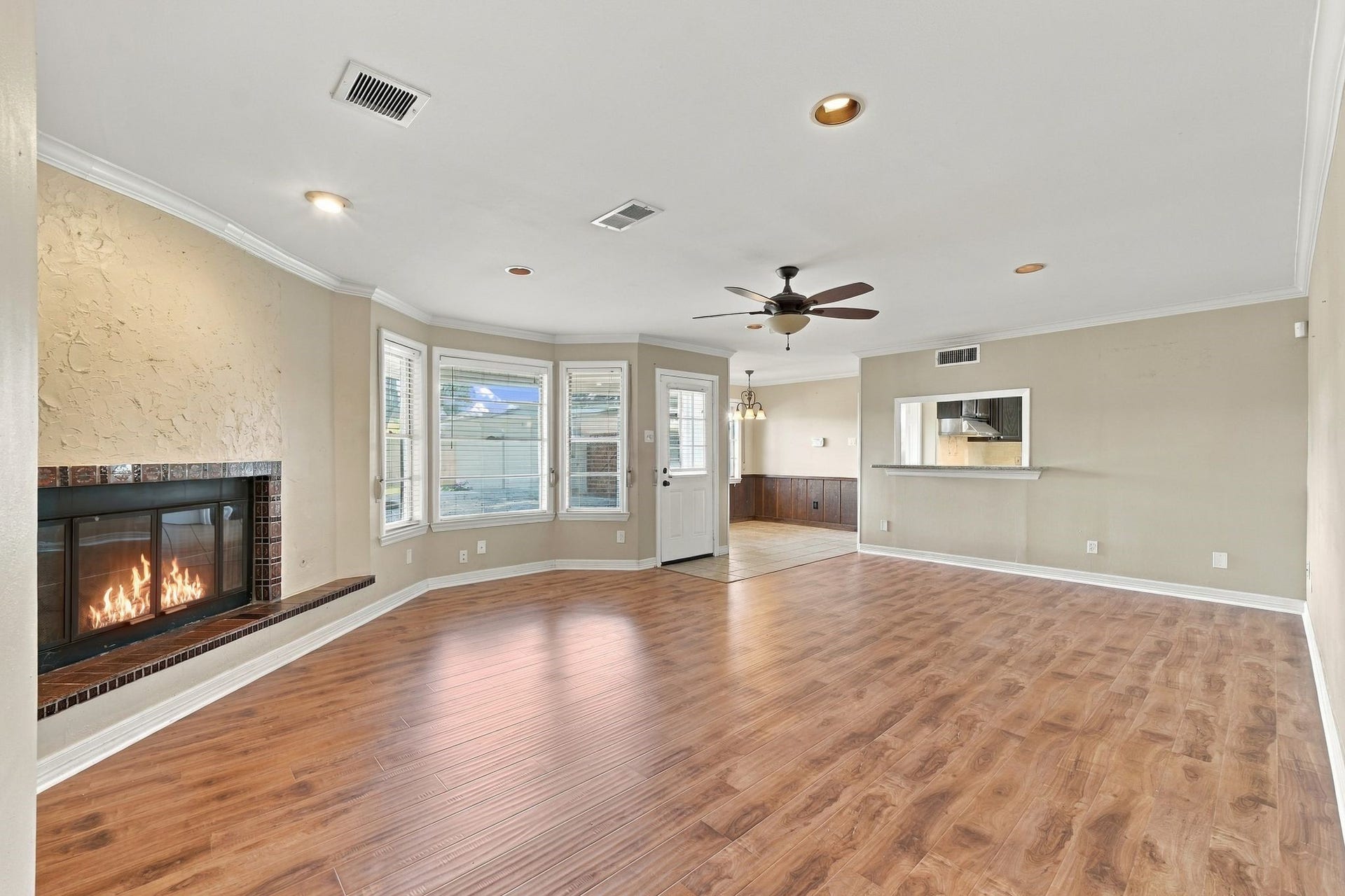 7823 Twin Hills Drive, Houston, TX 77071 7823 Twin Hills Drive, Houston, TX 77071