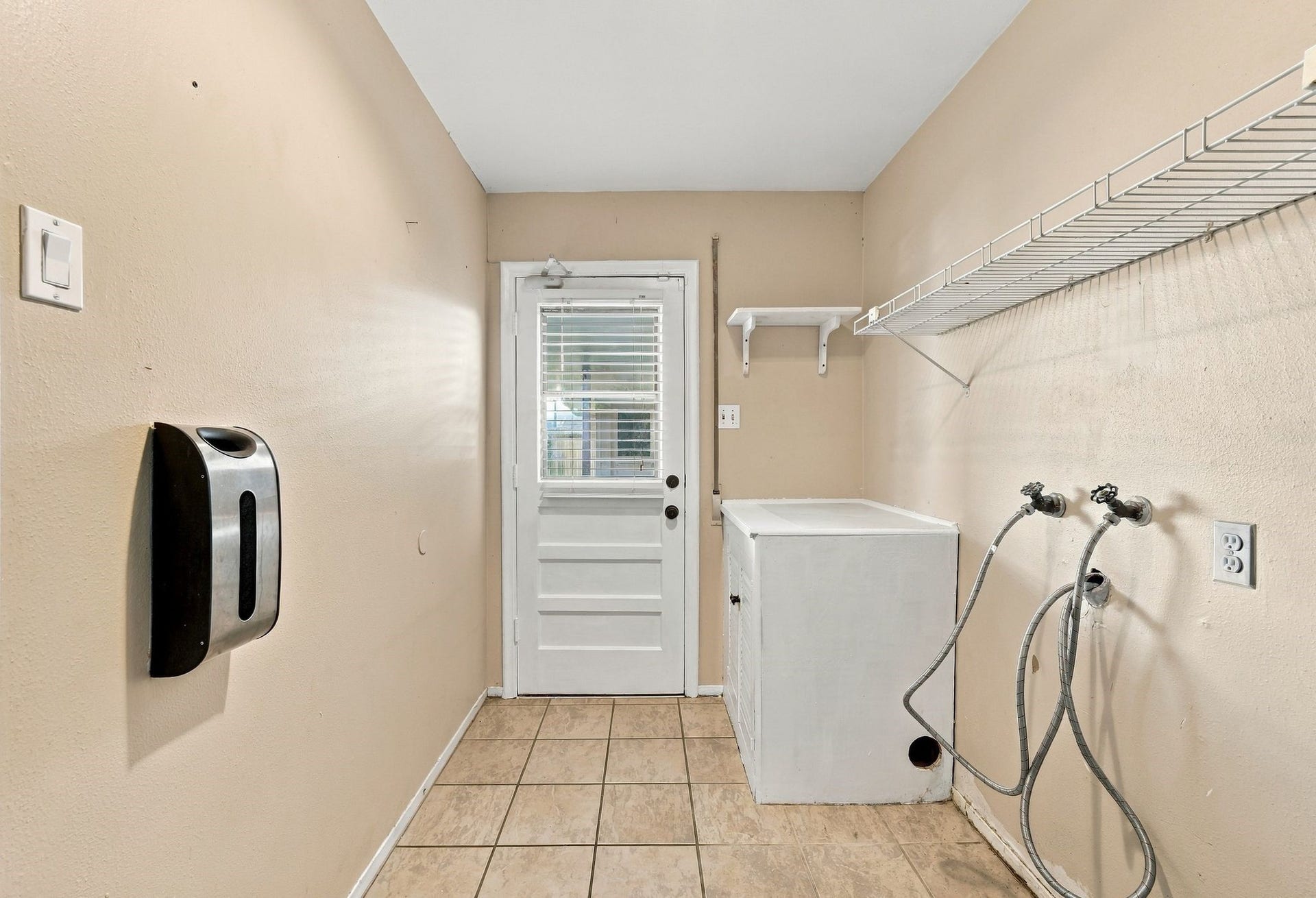7823 Twin Hills Drive, Houston, TX 77071 7823 Twin Hills Drive, Houston, TX 77071