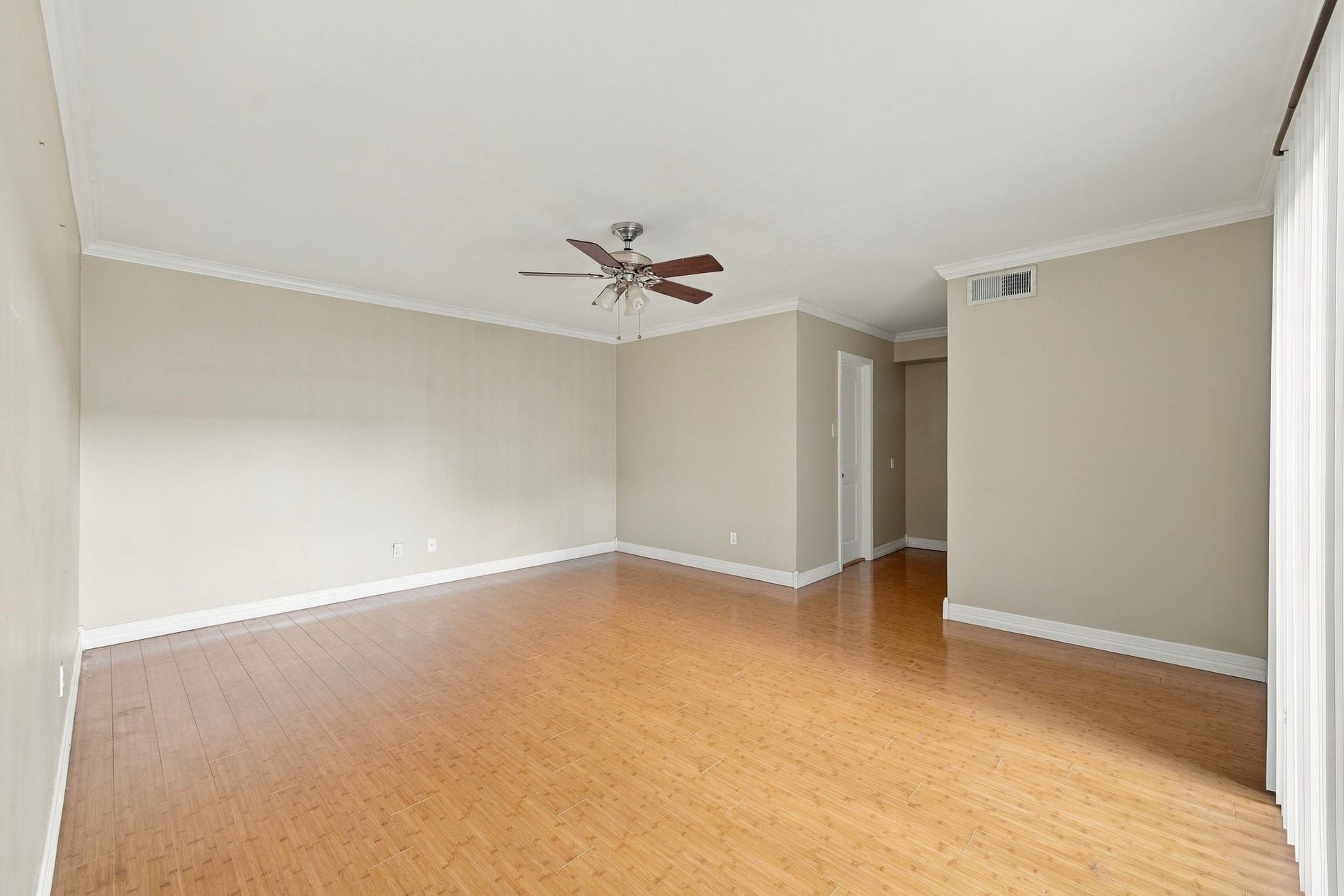 7823 Twin Hills Drive, Houston, TX 77071 7823 Twin Hills Drive, Houston, TX 77071