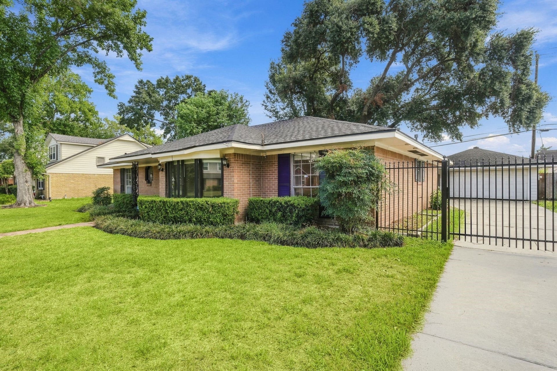 7823 Twin Hills Drive, Houston, TX 77071 7823 Twin Hills Drive, Houston, TX 77071