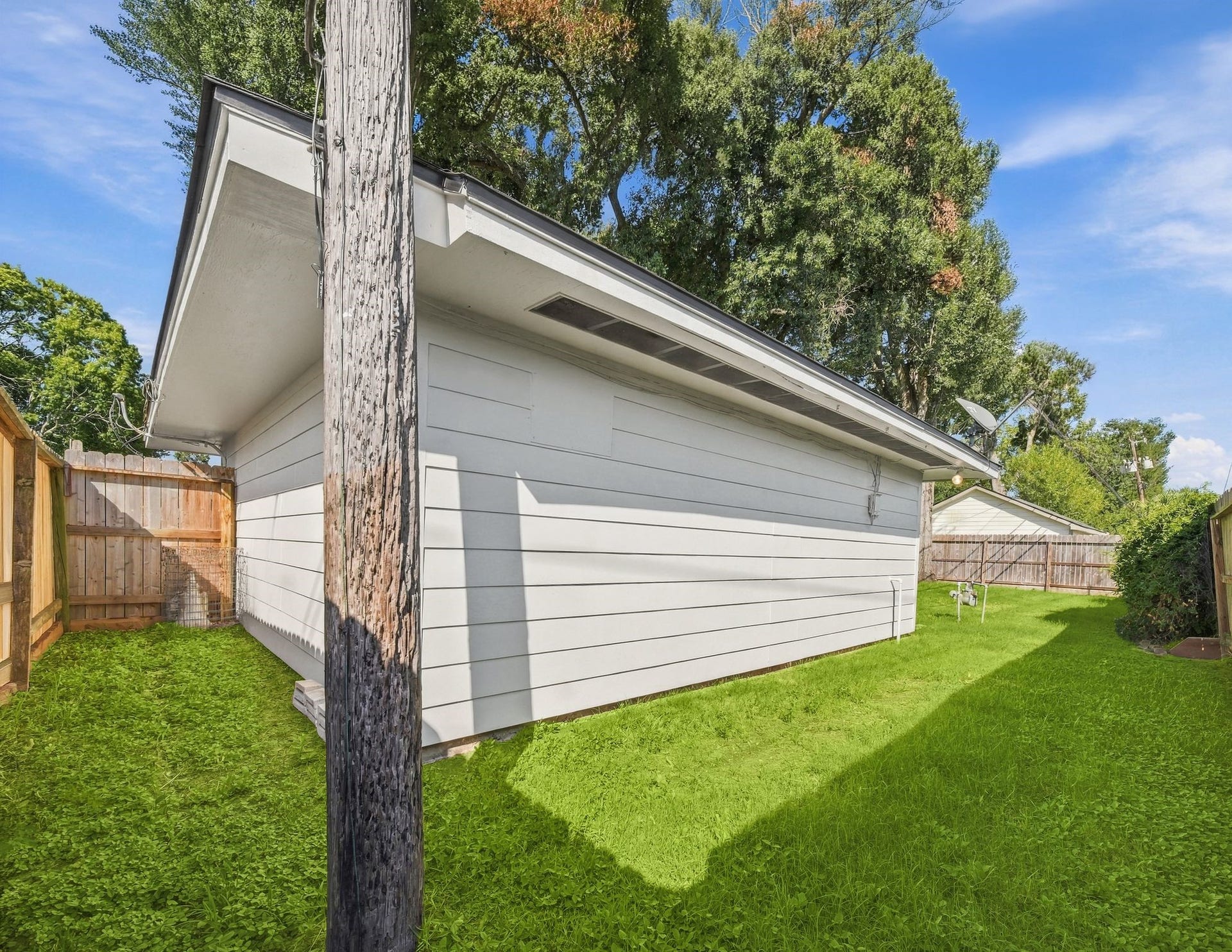 7823 Twin Hills Drive, Houston, TX 77071 7823 Twin Hills Drive, Houston, TX 77071