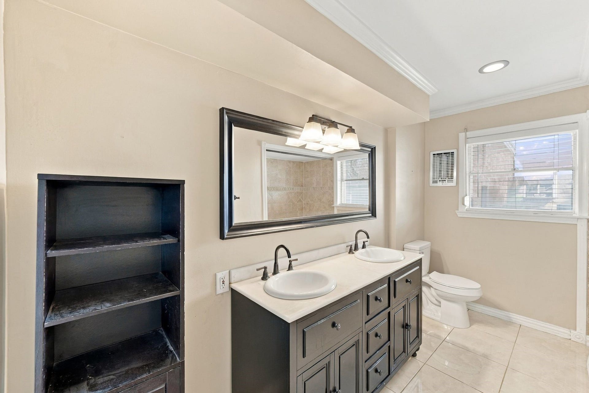 7823 Twin Hills Drive, Houston, TX 77071 7823 Twin Hills Drive, Houston, TX 77071