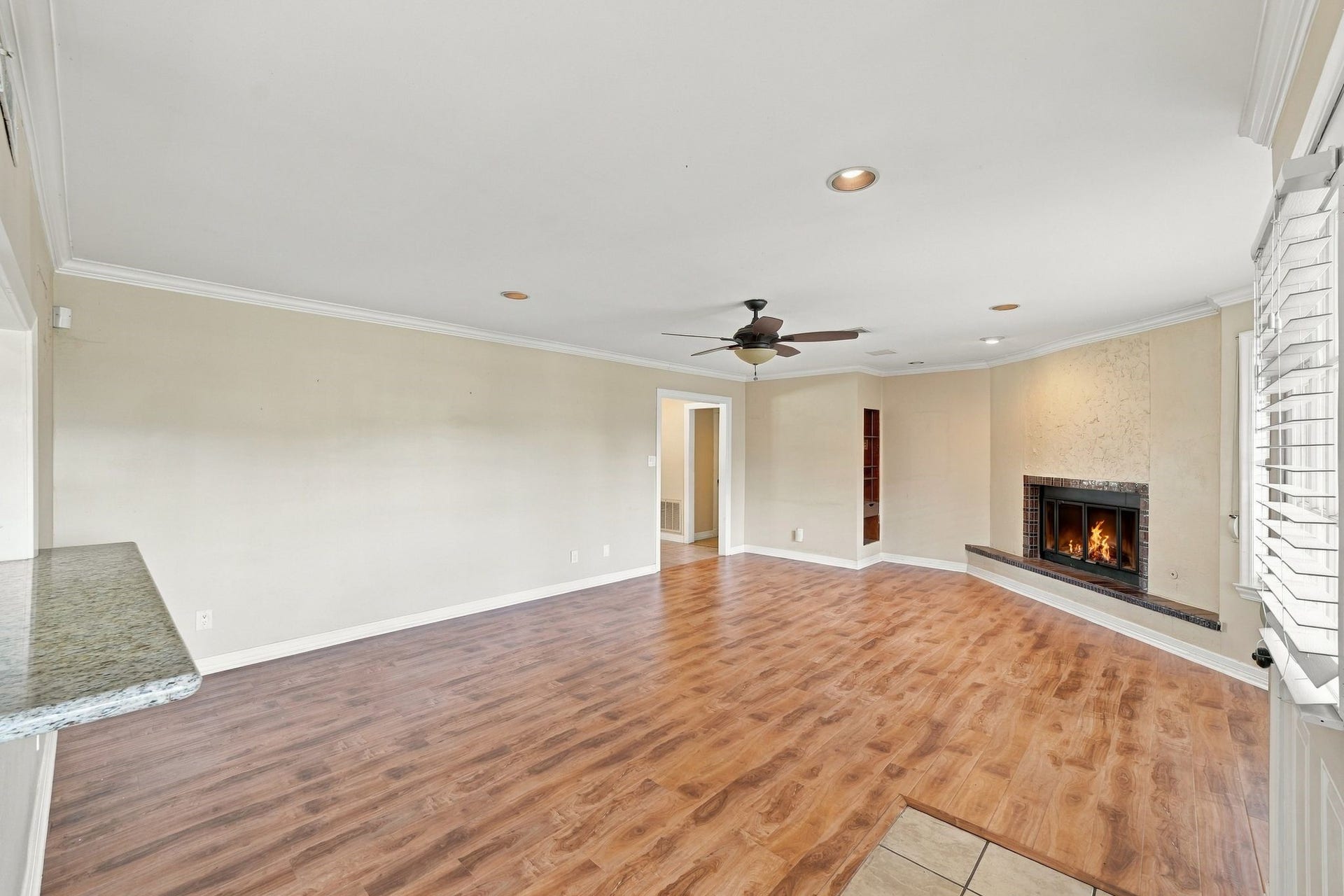 7823 Twin Hills Drive, Houston, TX 77071 7823 Twin Hills Drive, Houston, TX 77071