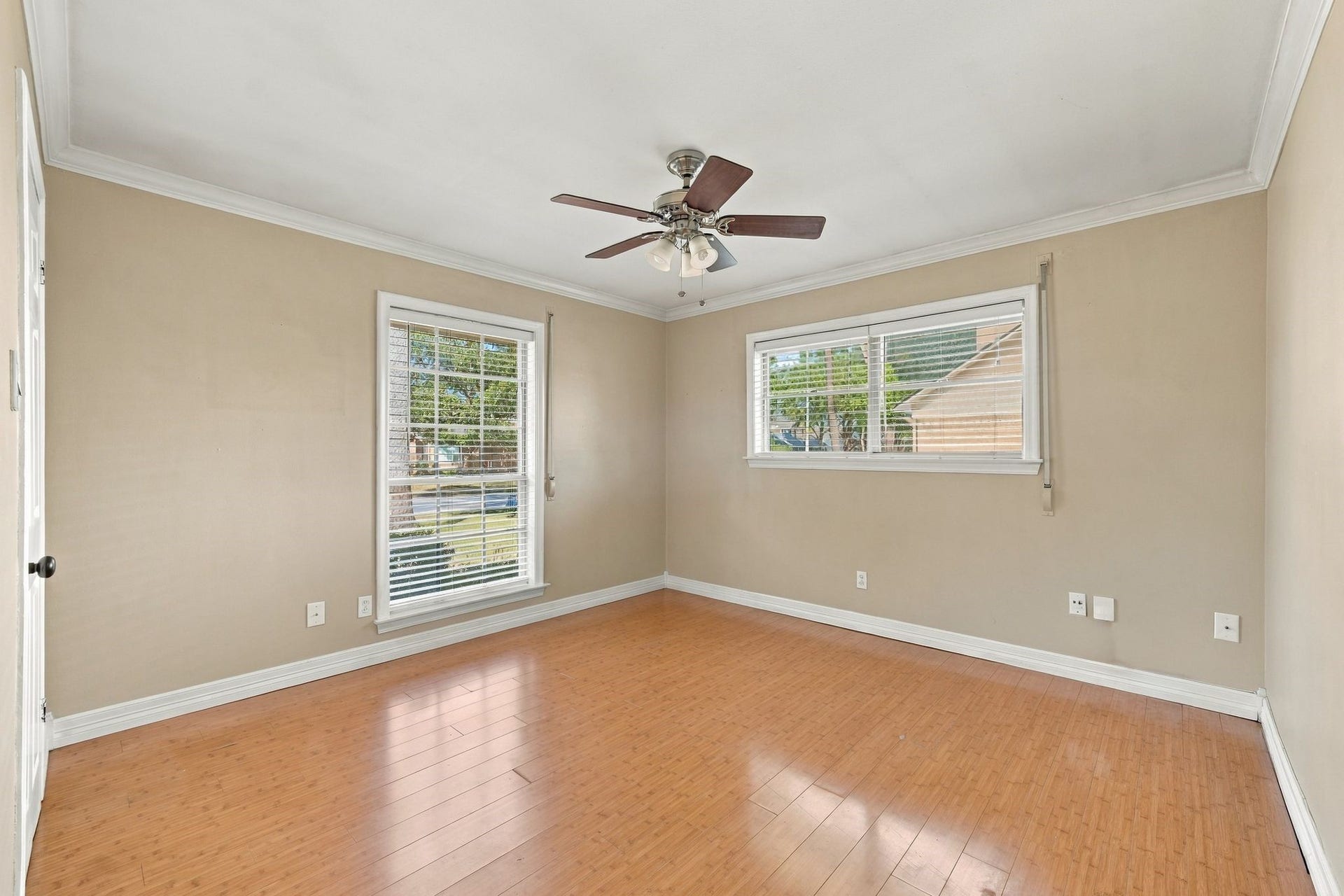 7823 Twin Hills Drive, Houston, TX 77071 7823 Twin Hills Drive, Houston, TX 77071