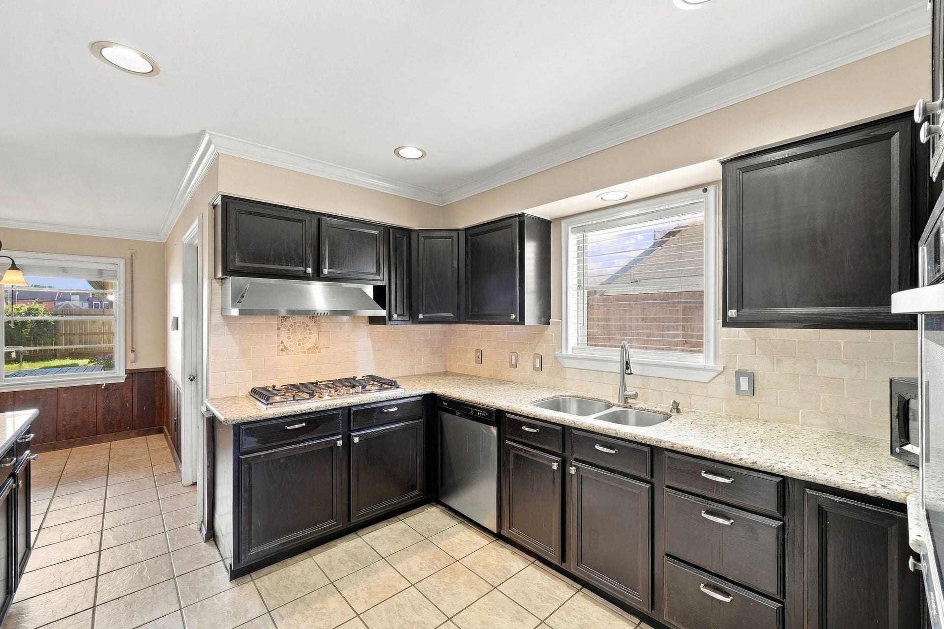 7823 Twin Hills Drive, Houston, TX 77071 7823 Twin Hills Drive, Houston, TX 77071