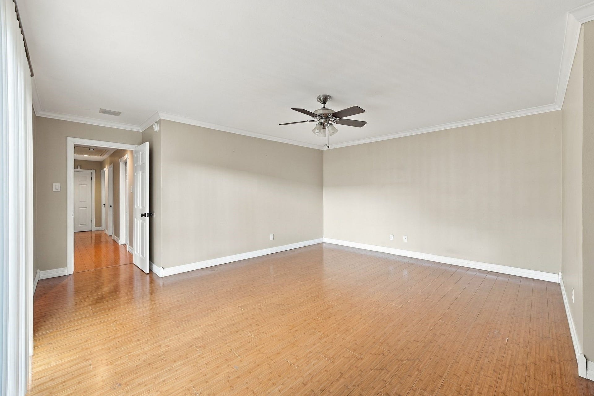 7823 Twin Hills Drive, Houston, TX 77071 7823 Twin Hills Drive, Houston, TX 77071